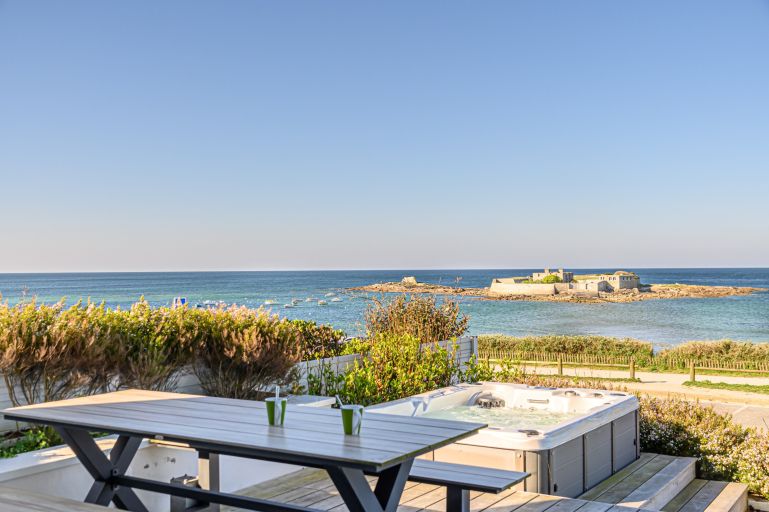 luxury house 6 Rooms for sale on PLOEMEUR (56270)