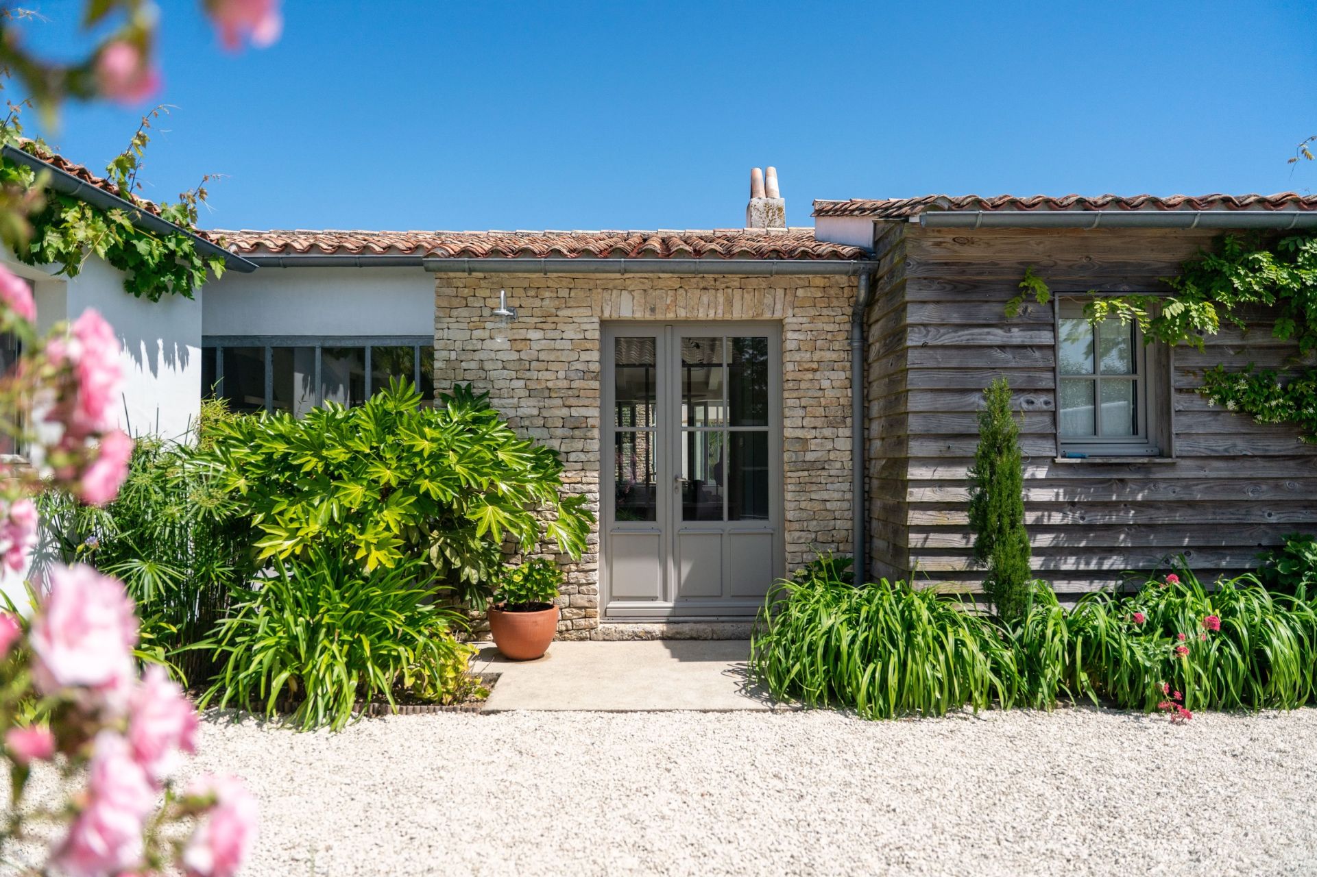 luxury house 6 Rooms for sale on LOIX (17111)