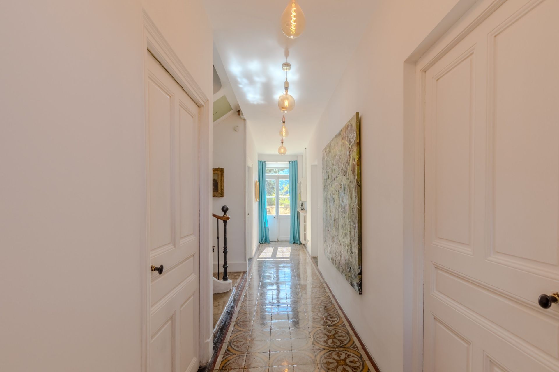 mansion 12 Rooms for sale on NYONS (26110)