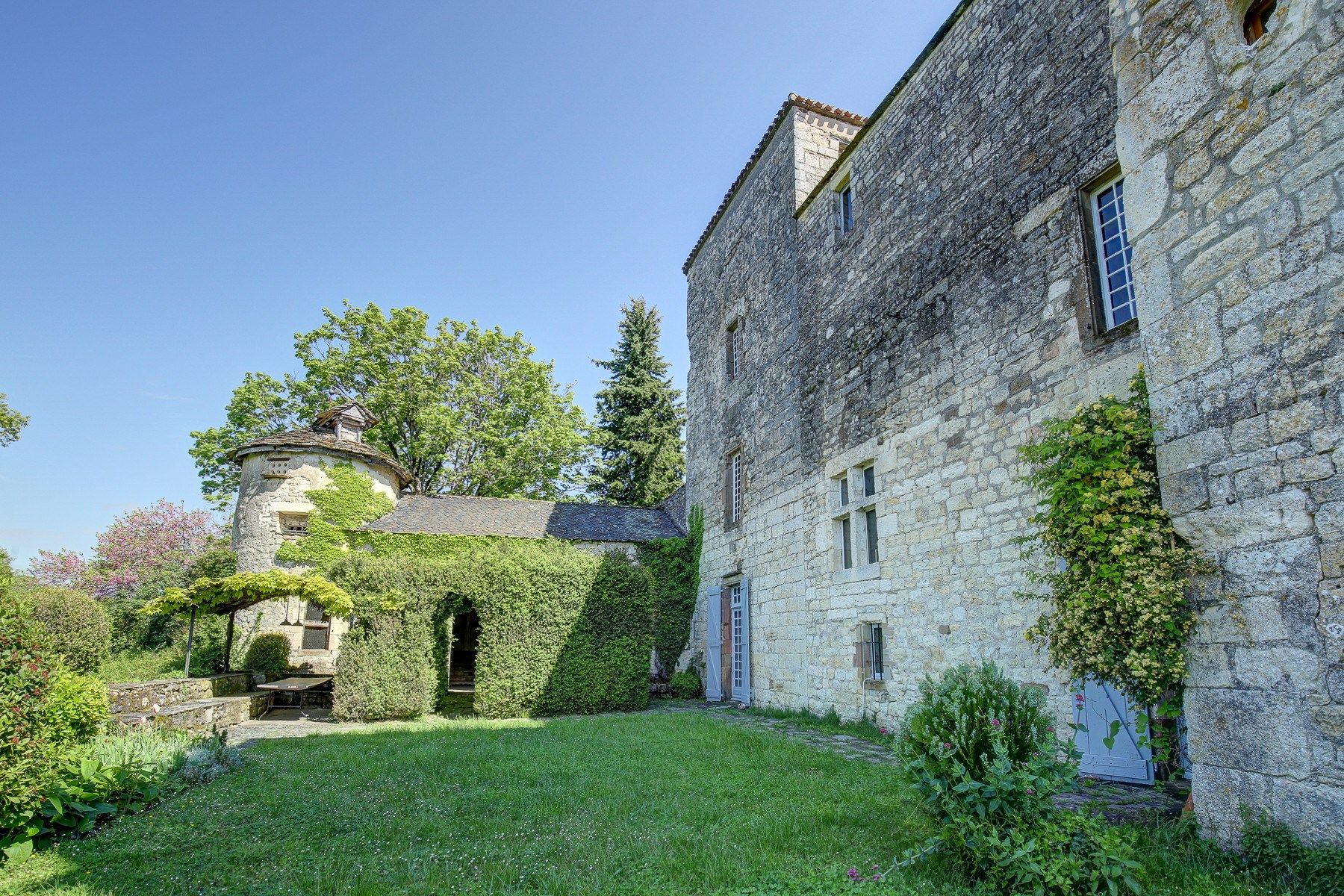 château 12 Pièces en vente sur CORDES SUR CIEL (81170)
