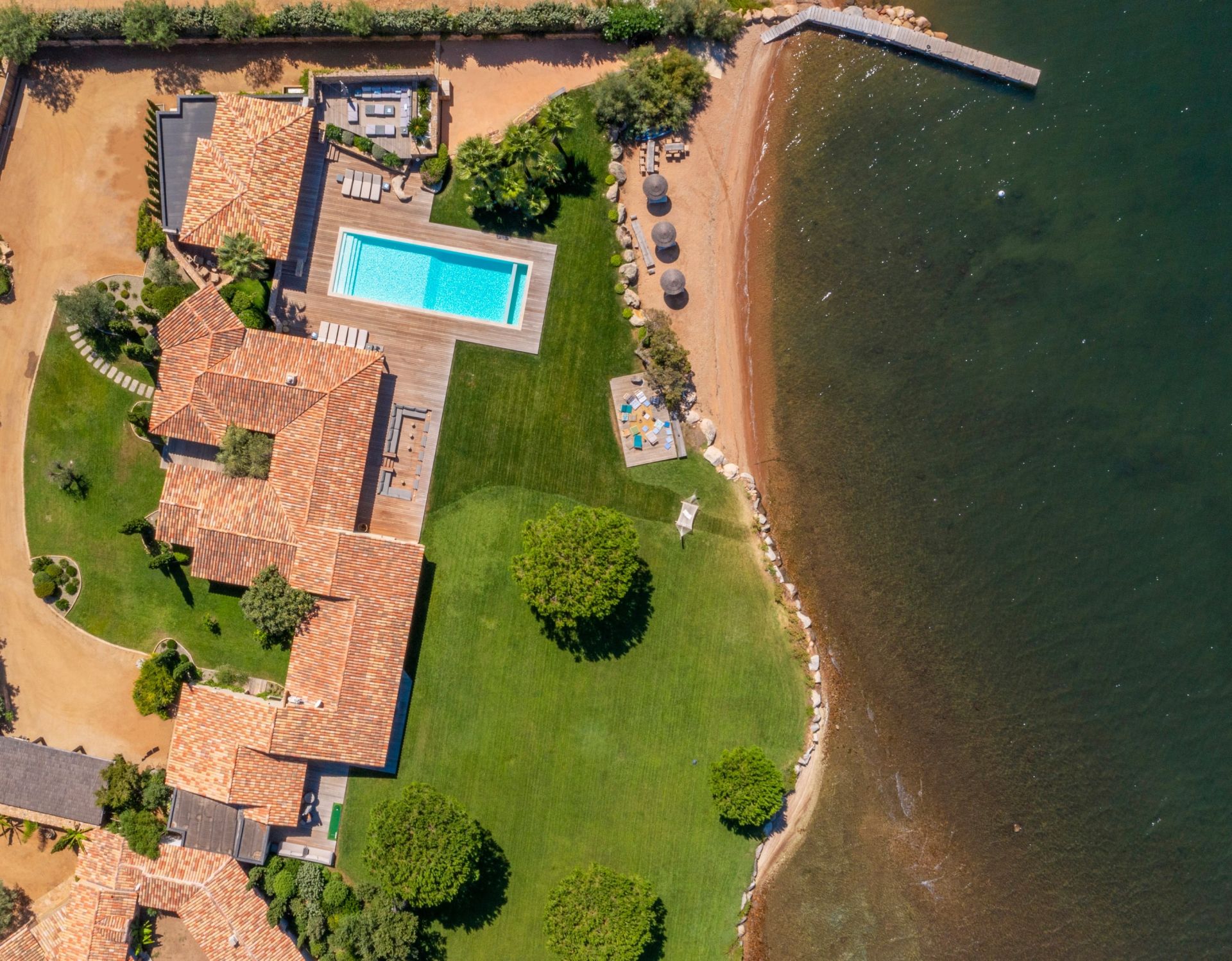 luxury villa 8 Rooms for sale on PORTO VECCHIO (20137)