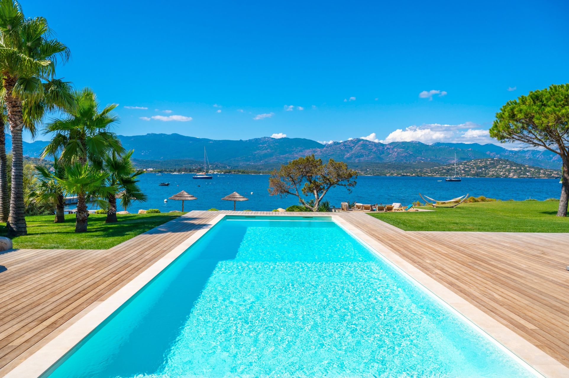 luxury villa 8 Rooms for sale on PORTO VECCHIO (20137)