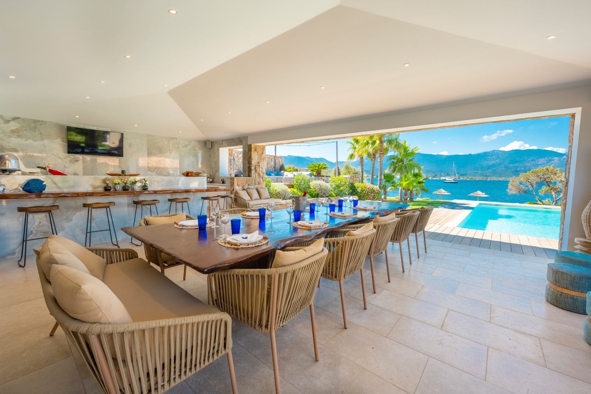 luxury villa 8 Rooms for sale on PORTO VECCHIO (20137)