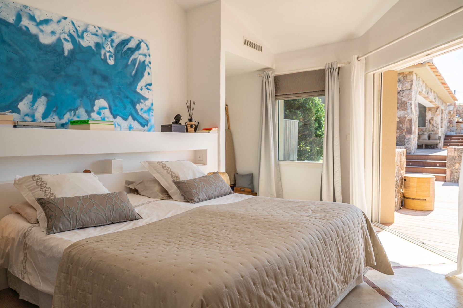 luxury villa 8 Rooms for sale on PORTO VECCHIO (20137)