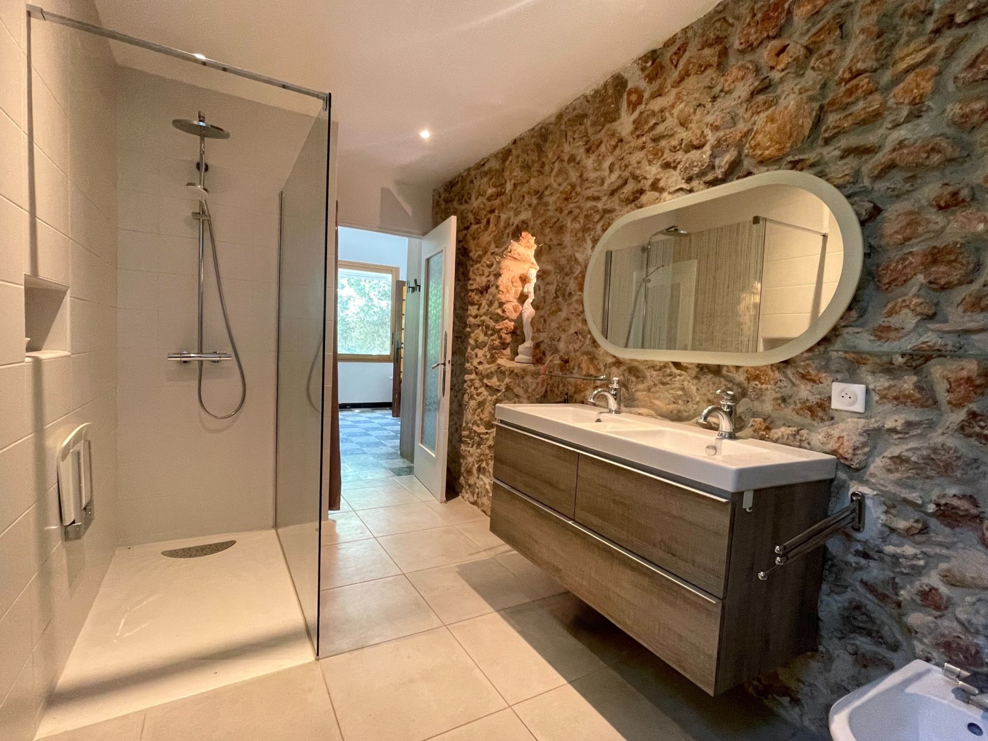 luxury house 6 Rooms for sale on SETE (34200)