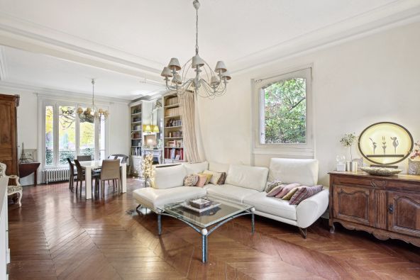 Sale Luxury house Saint-Germain-en-Laye 9 Rooms 280 m²