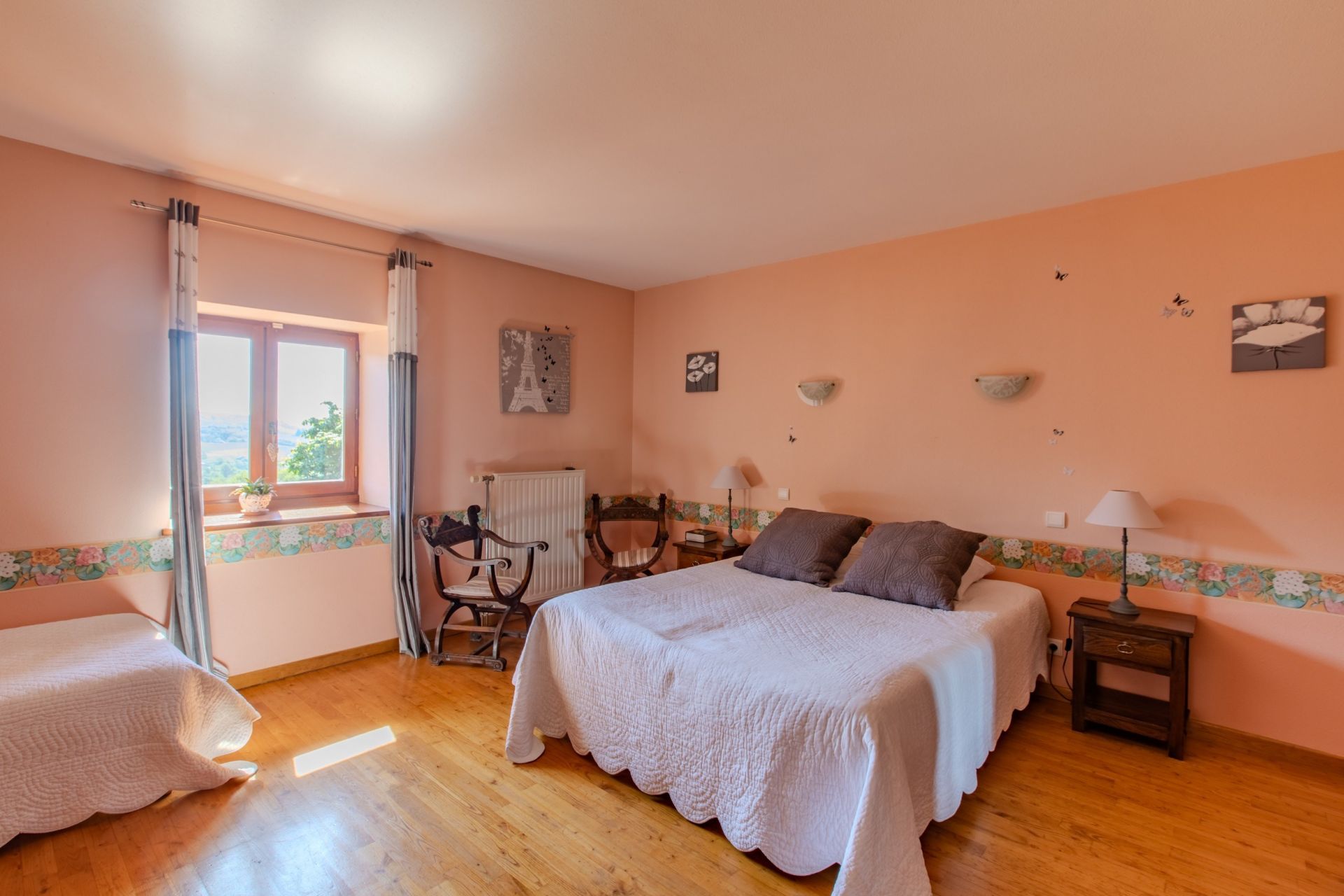 farm complex 22 Rooms for sale on LES ARDILLATS (69430)