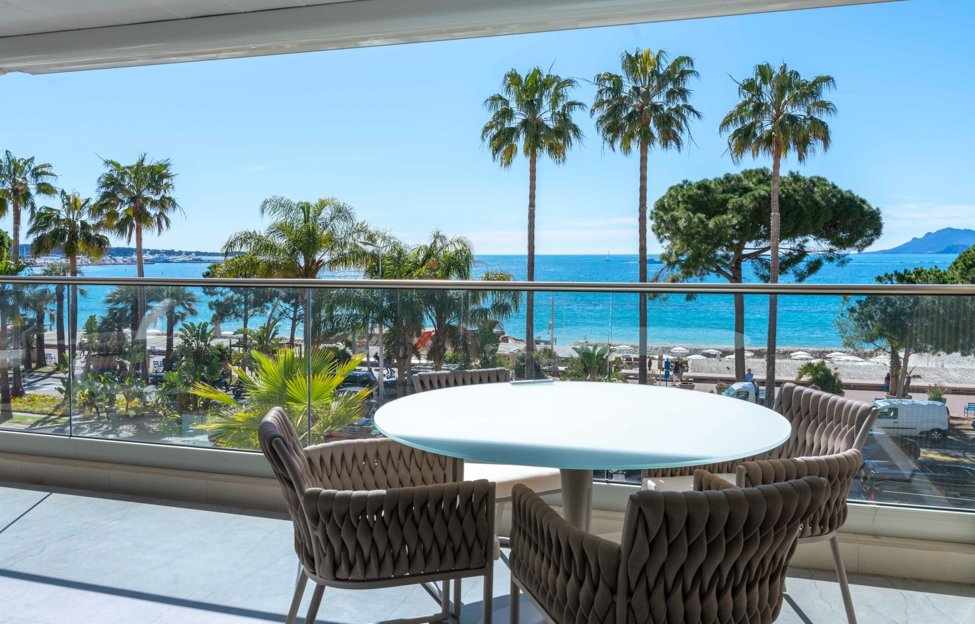 luxury apartment 3 Rooms for sale on CANNES (06400)