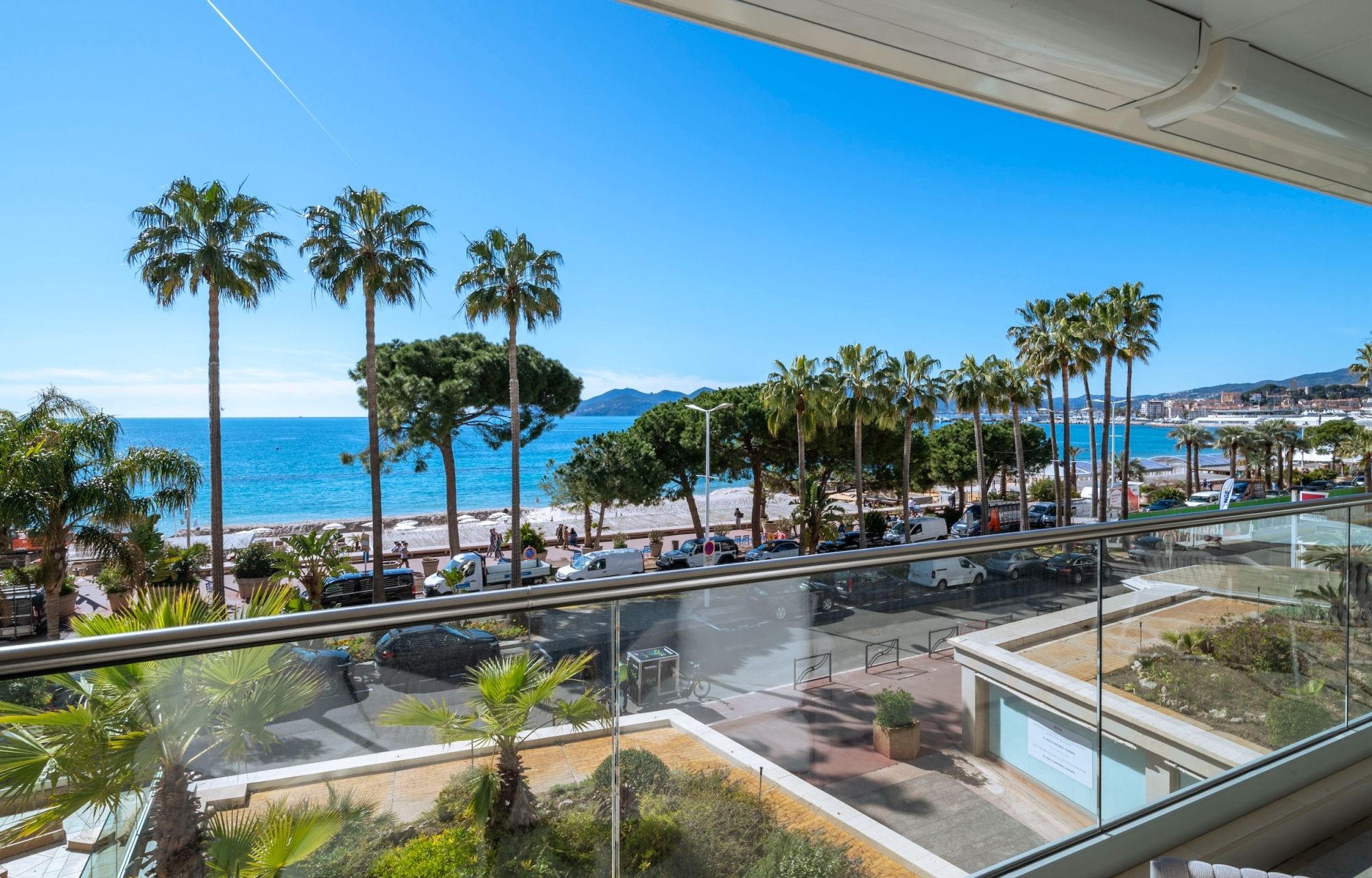 luxury apartment 3 Rooms for sale on CANNES (06400)