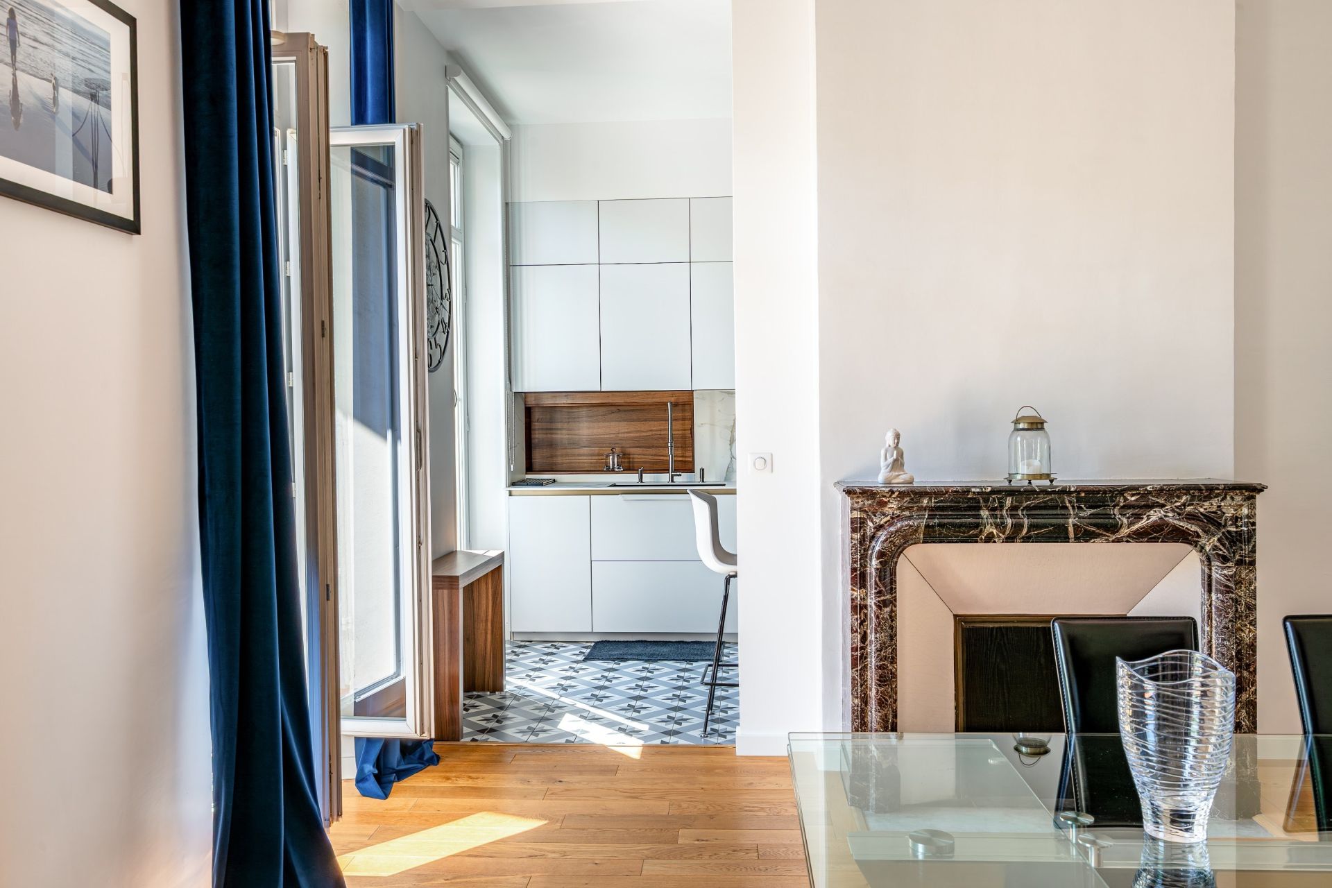 luxury apartment 5 Rooms for sale on MARSEILLE (13008)