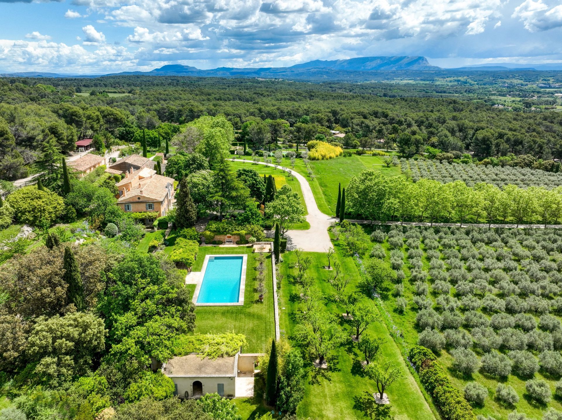 bastide 17 Rooms for sale on AIX EN PROVENCE (13100)