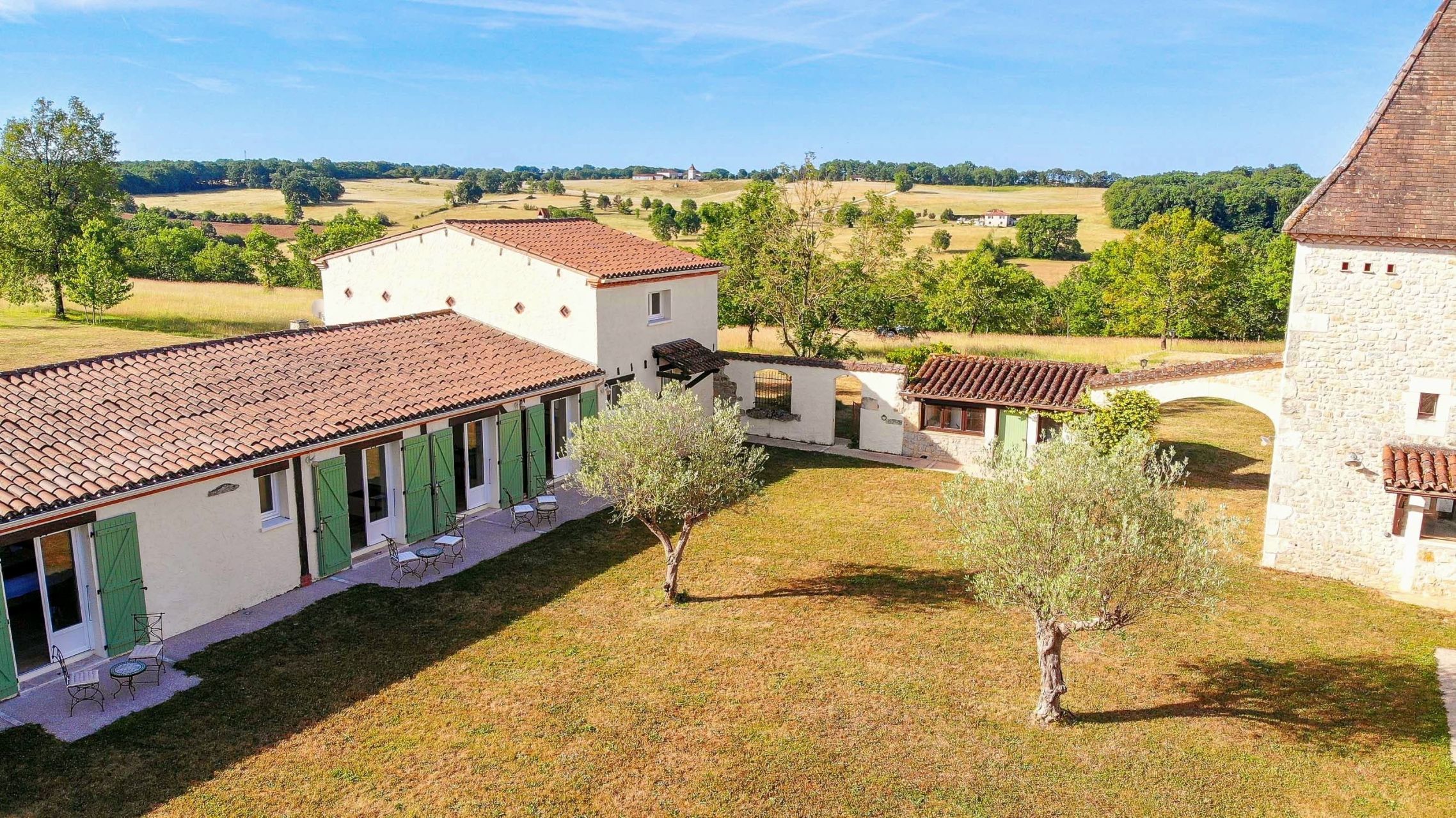 luxury house 20 Rooms for sale on FUMEL (47500)