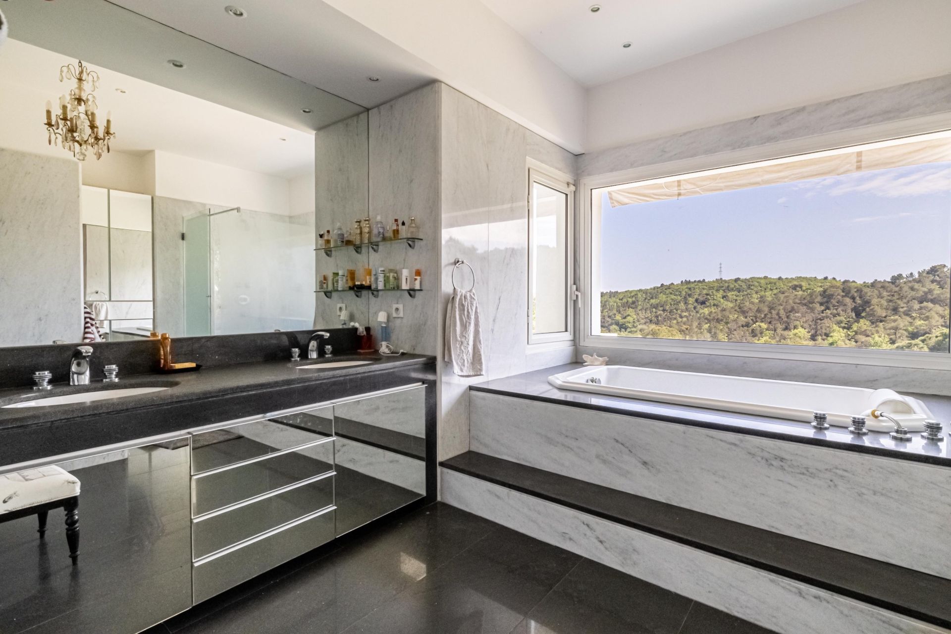 luxury villa 9 Rooms for sale on VALBONNE (06560)