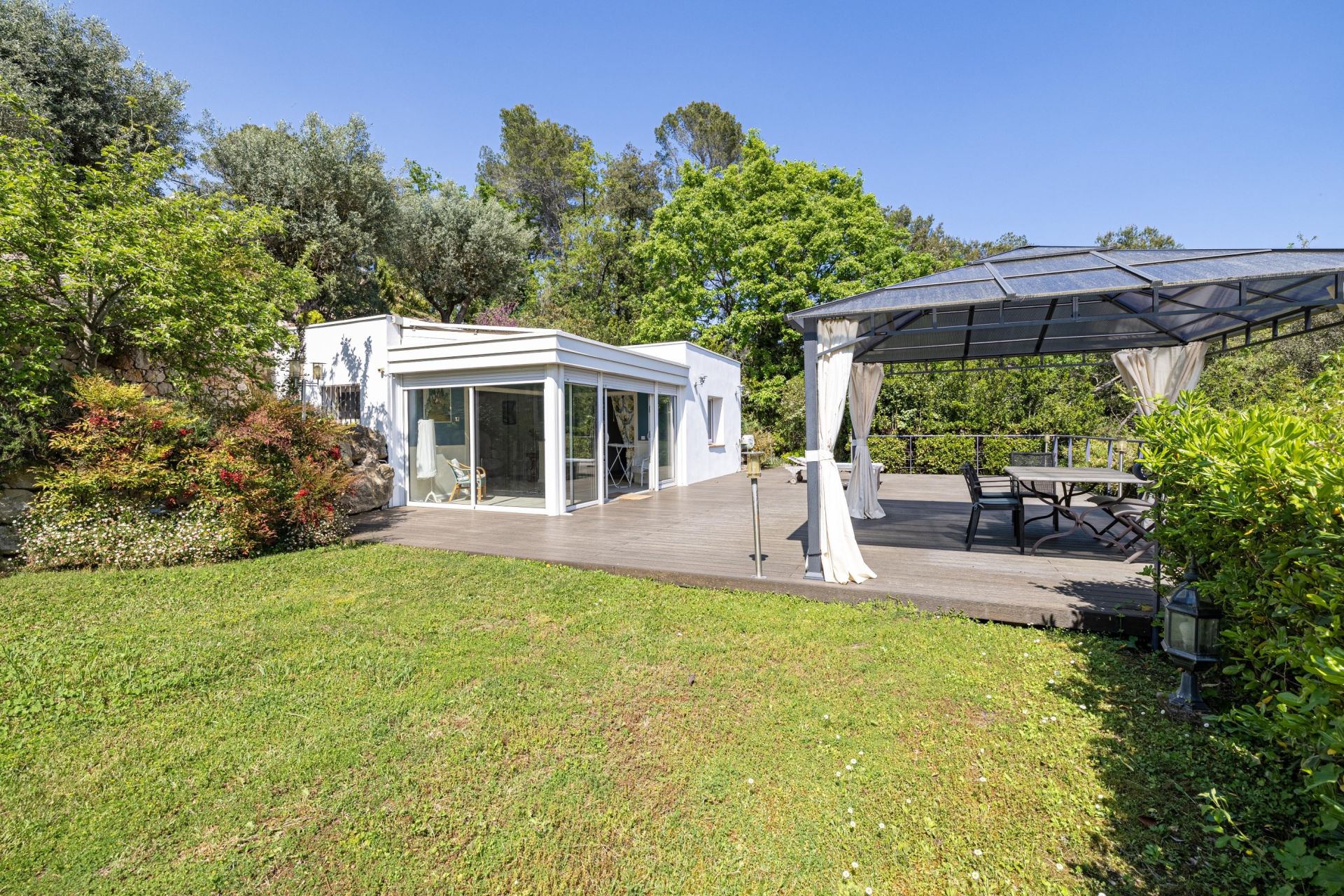 luxury villa 9 Rooms for sale on VALBONNE (06560)