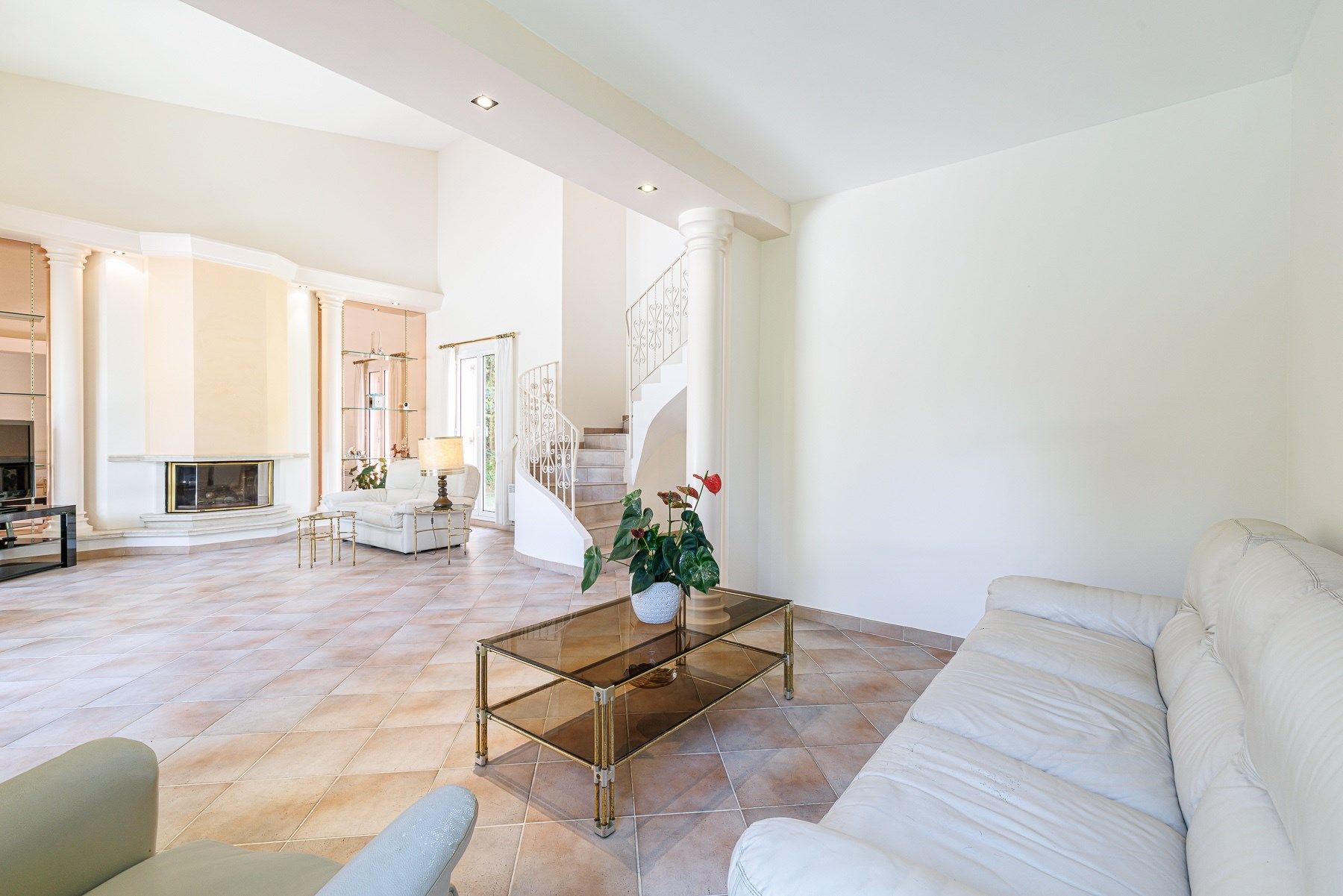 luxury villa 5 Rooms for sale on VILLENEUVE LOUBET (06270)