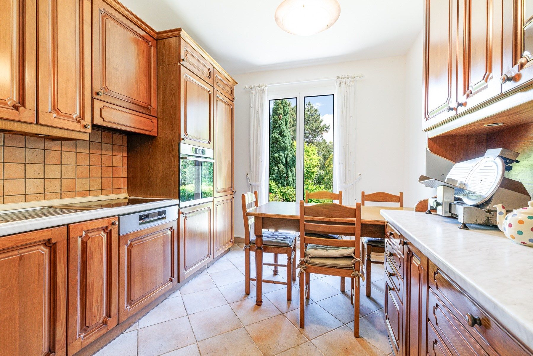 luxury villa 5 Rooms for sale on VILLENEUVE LOUBET (06270)