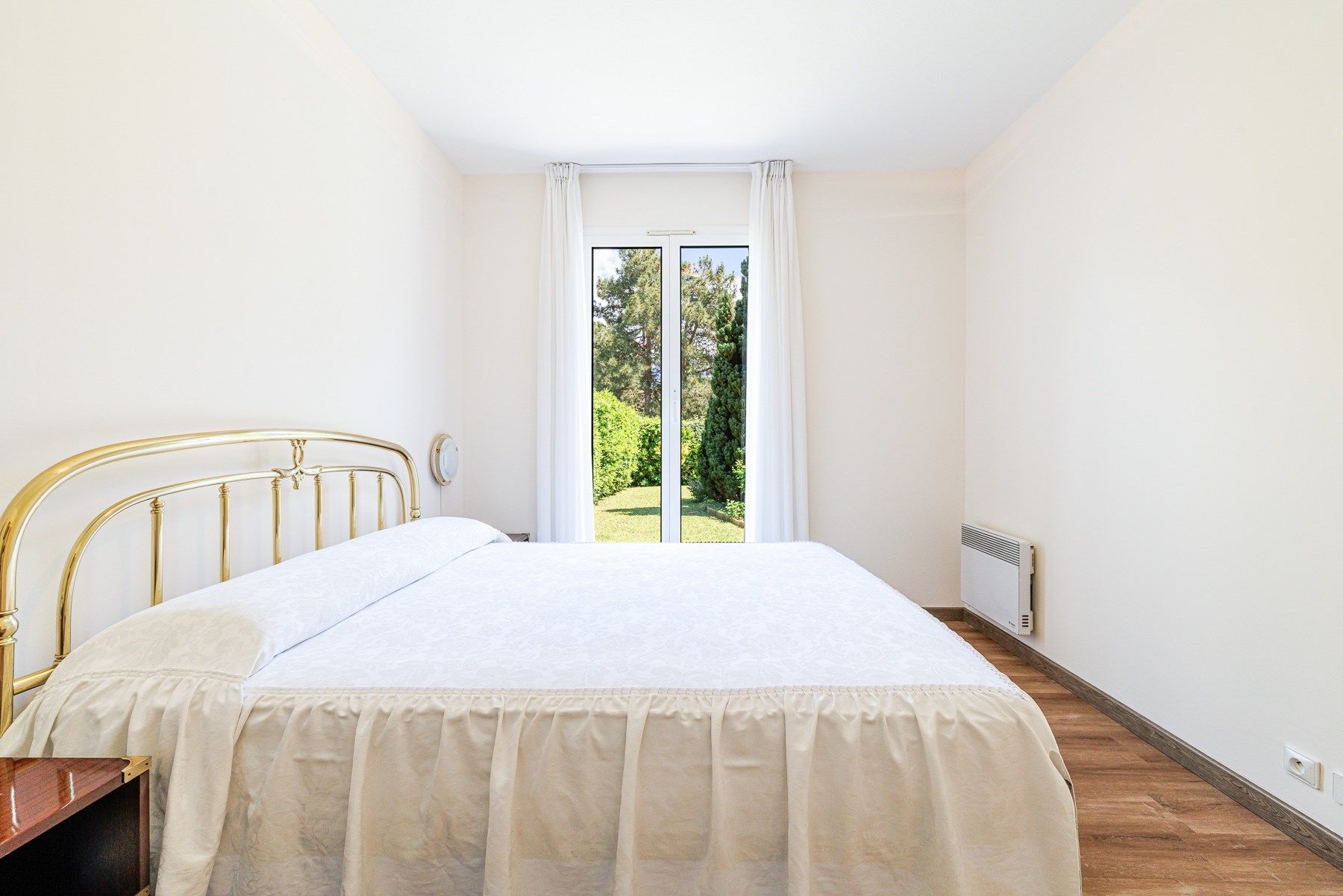 luxury villa 5 Rooms for sale on VILLENEUVE LOUBET (06270)