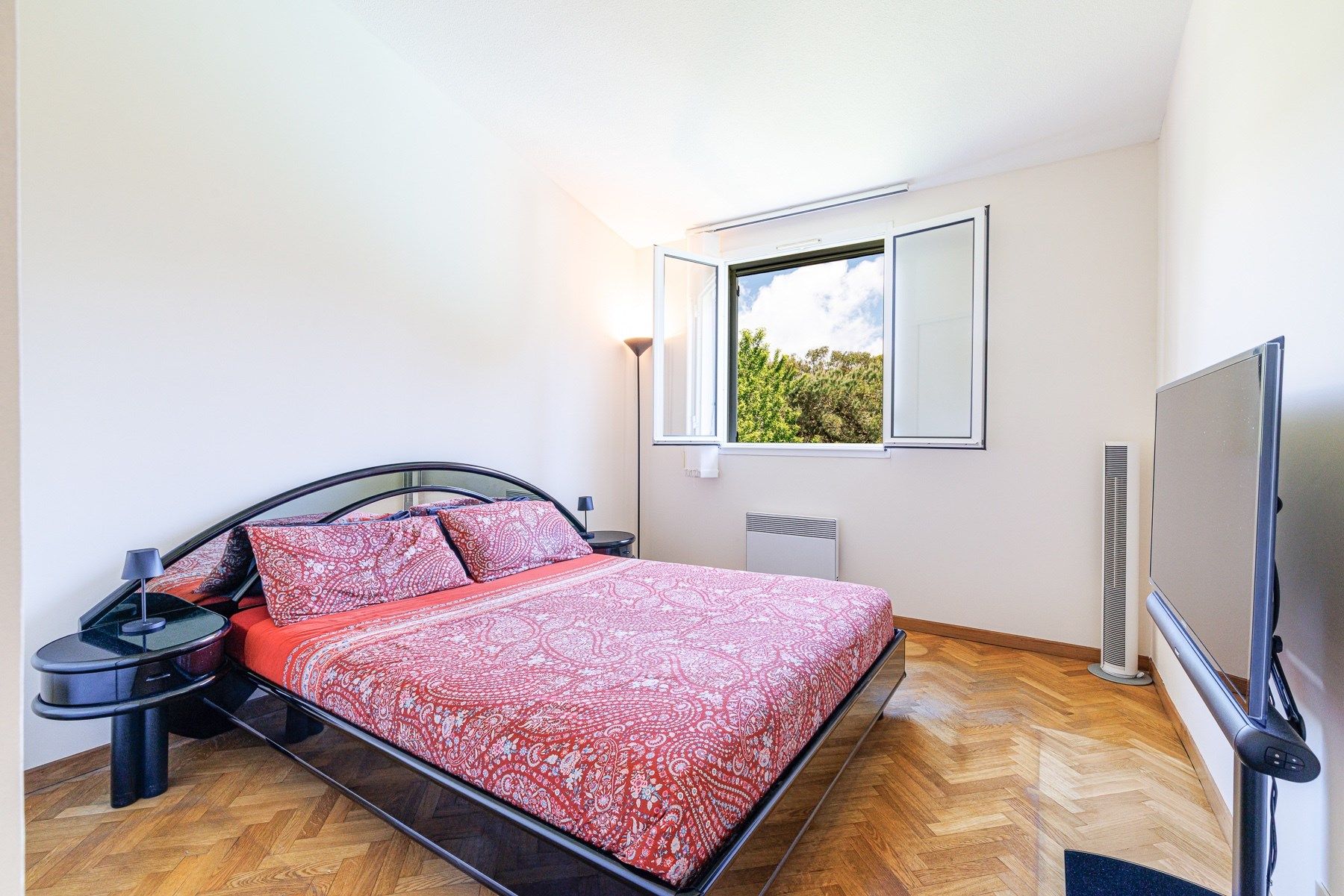 luxury villa 5 Rooms for sale on VILLENEUVE LOUBET (06270)