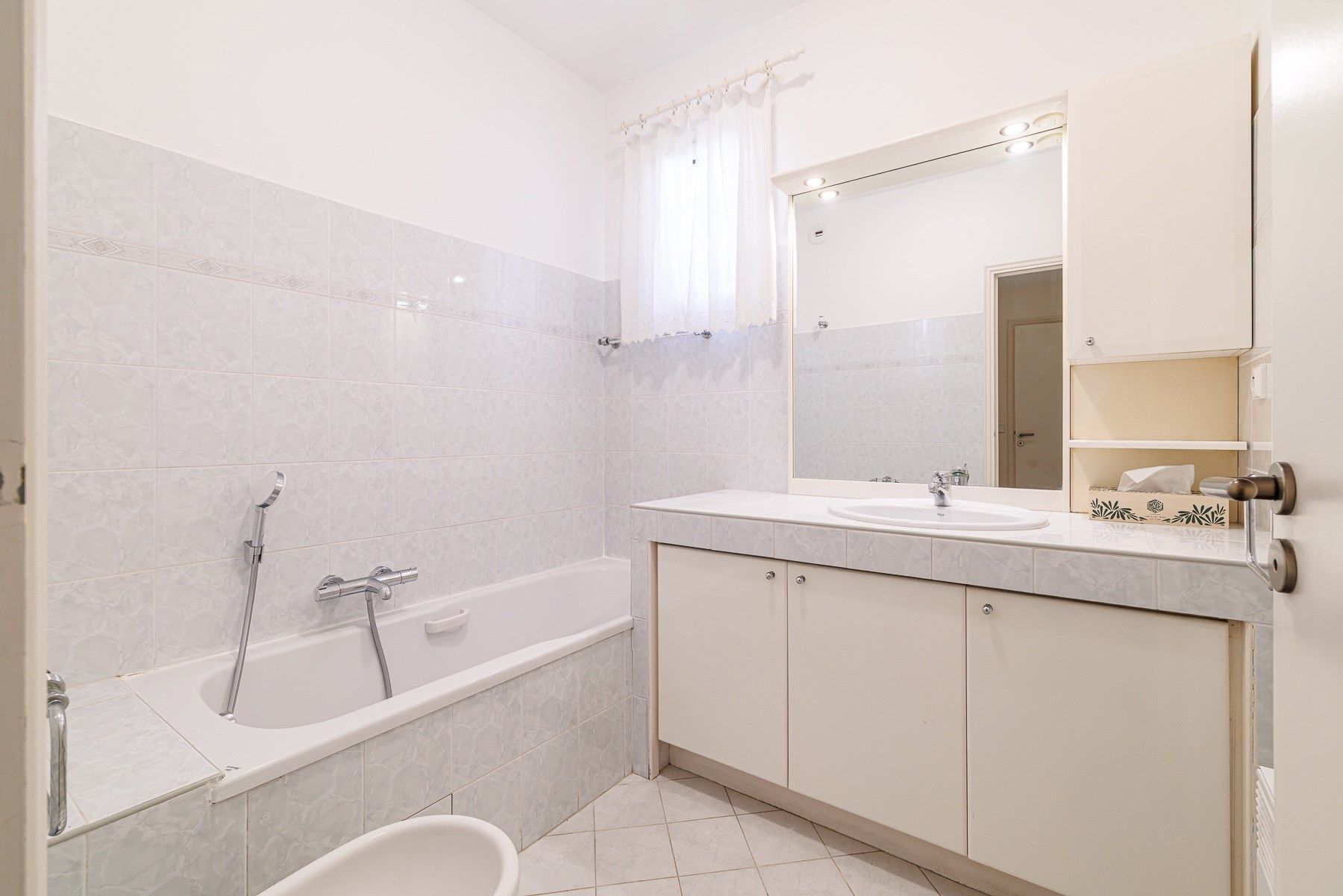 luxury villa 5 Rooms for sale on VILLENEUVE LOUBET (06270)