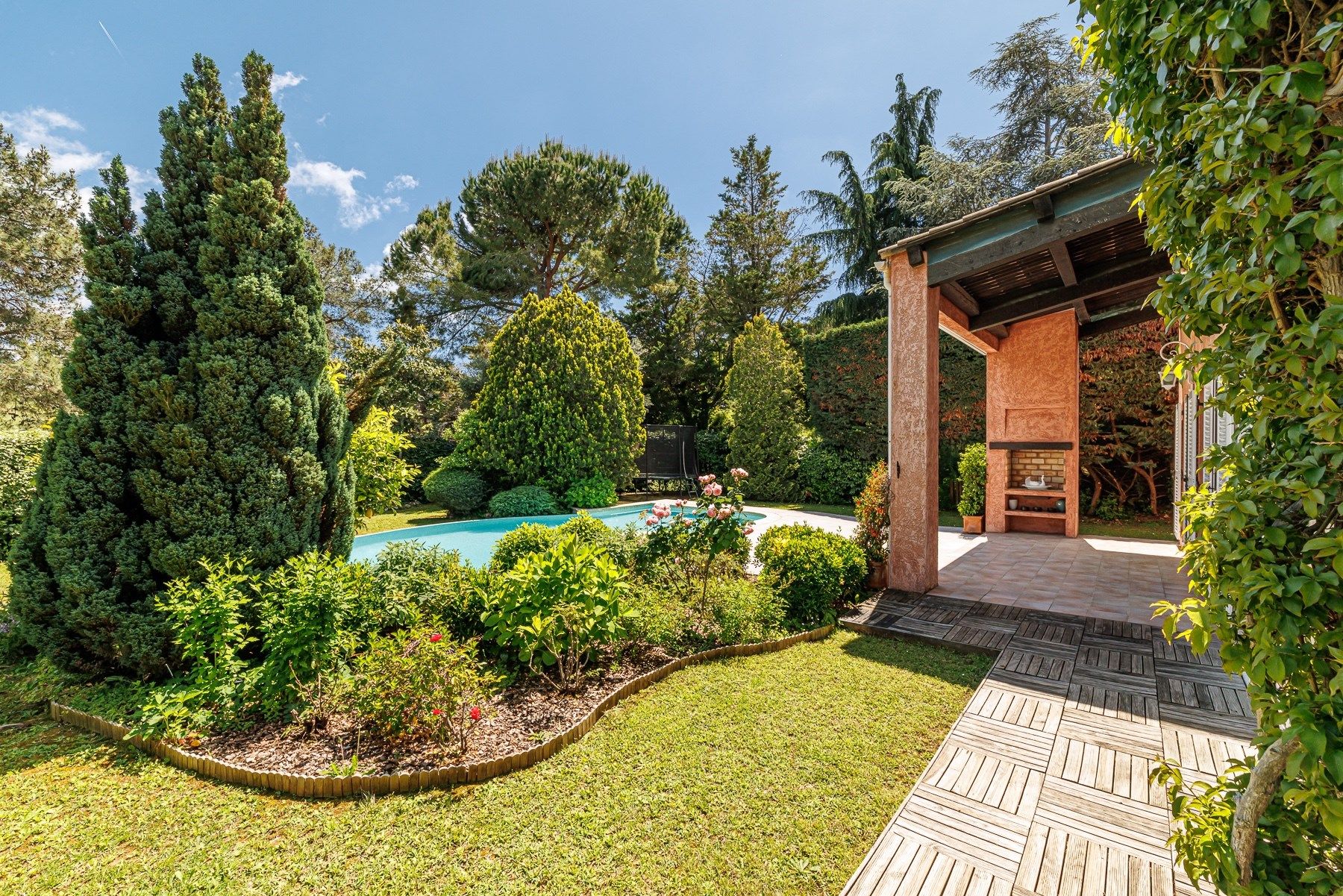 luxury villa 5 Rooms for sale on VILLENEUVE LOUBET (06270)