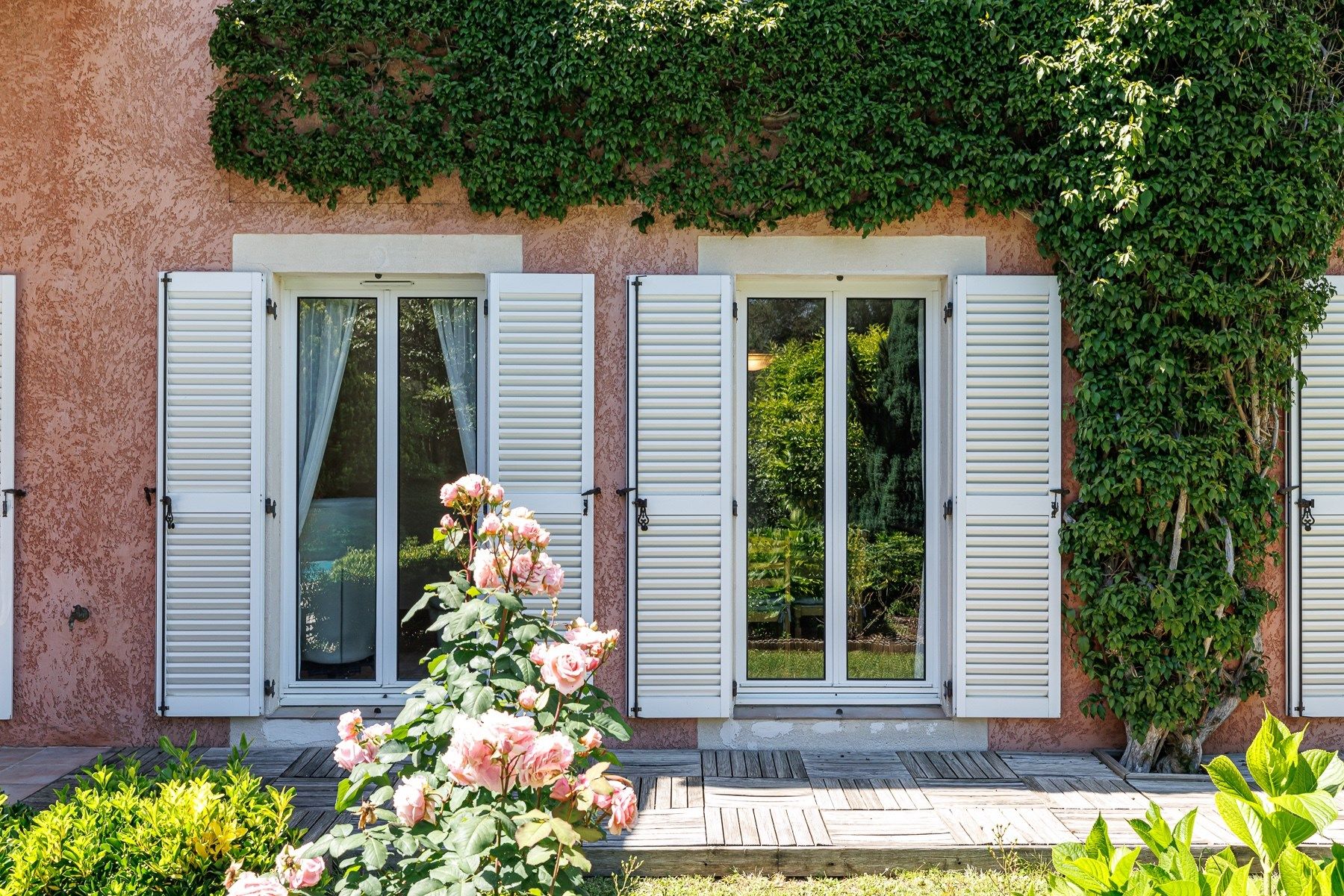 luxury villa 5 Rooms for sale on VILLENEUVE LOUBET (06270)