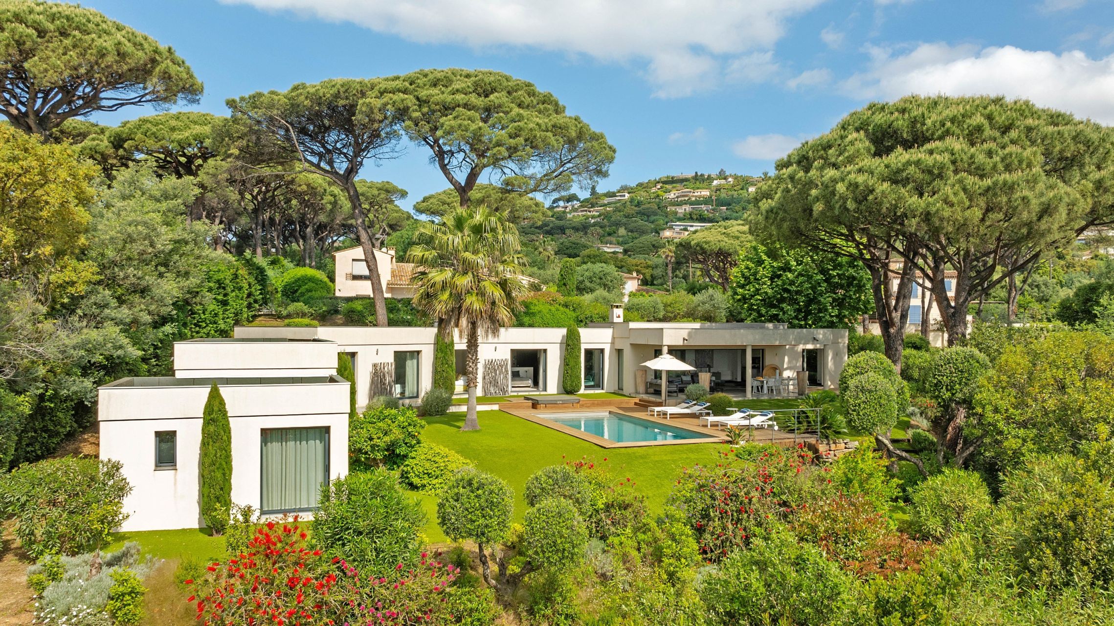 maison contemporaine 10 Pièces en vente sur GRIMAUD (83310)