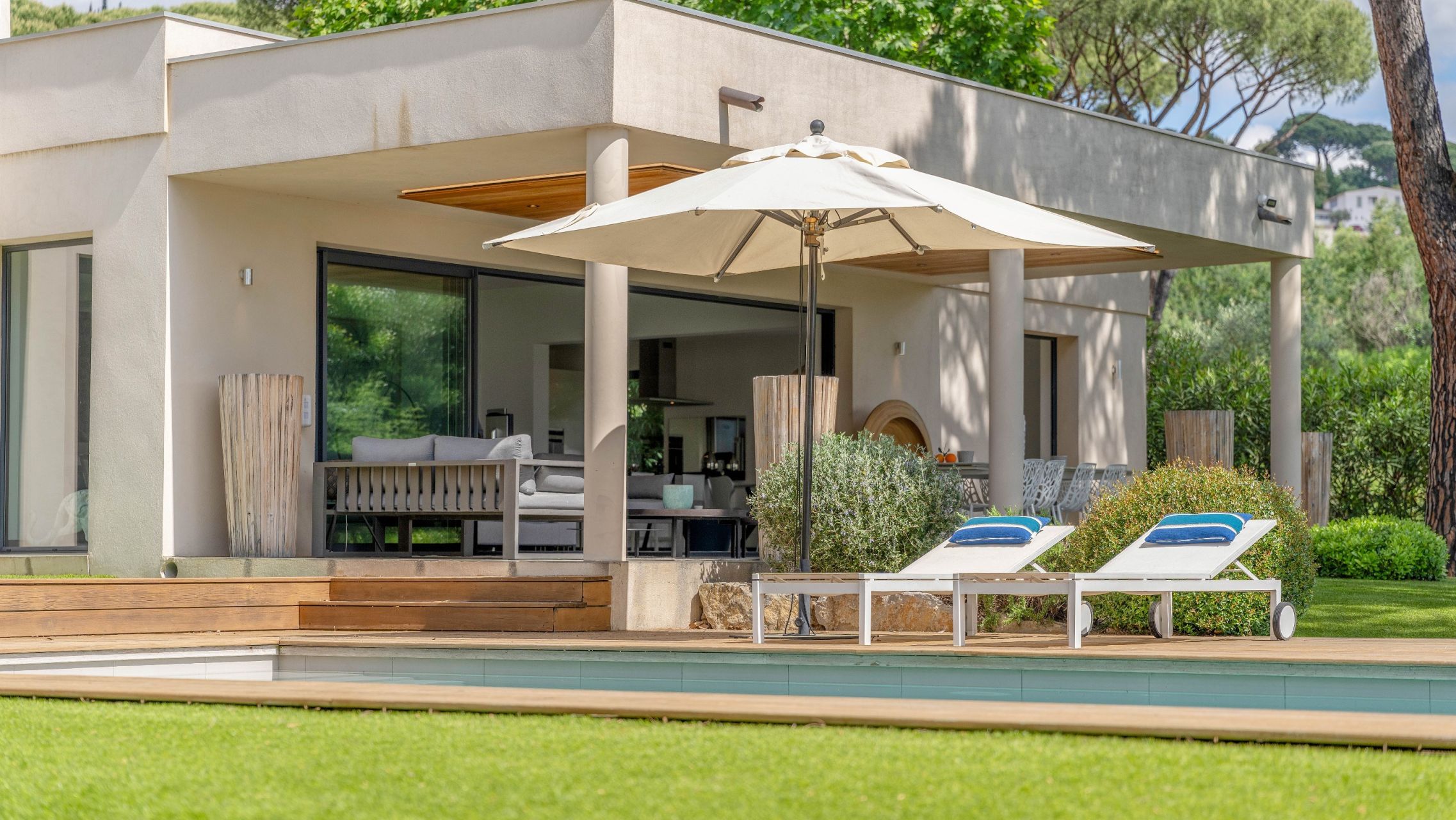 maison contemporaine 10 Pièces en vente sur GRIMAUD (83310)