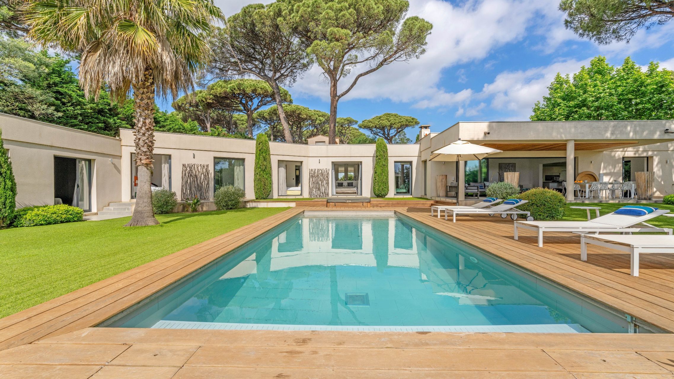 maison contemporaine 10 Pièces en vente sur GRIMAUD (83310)