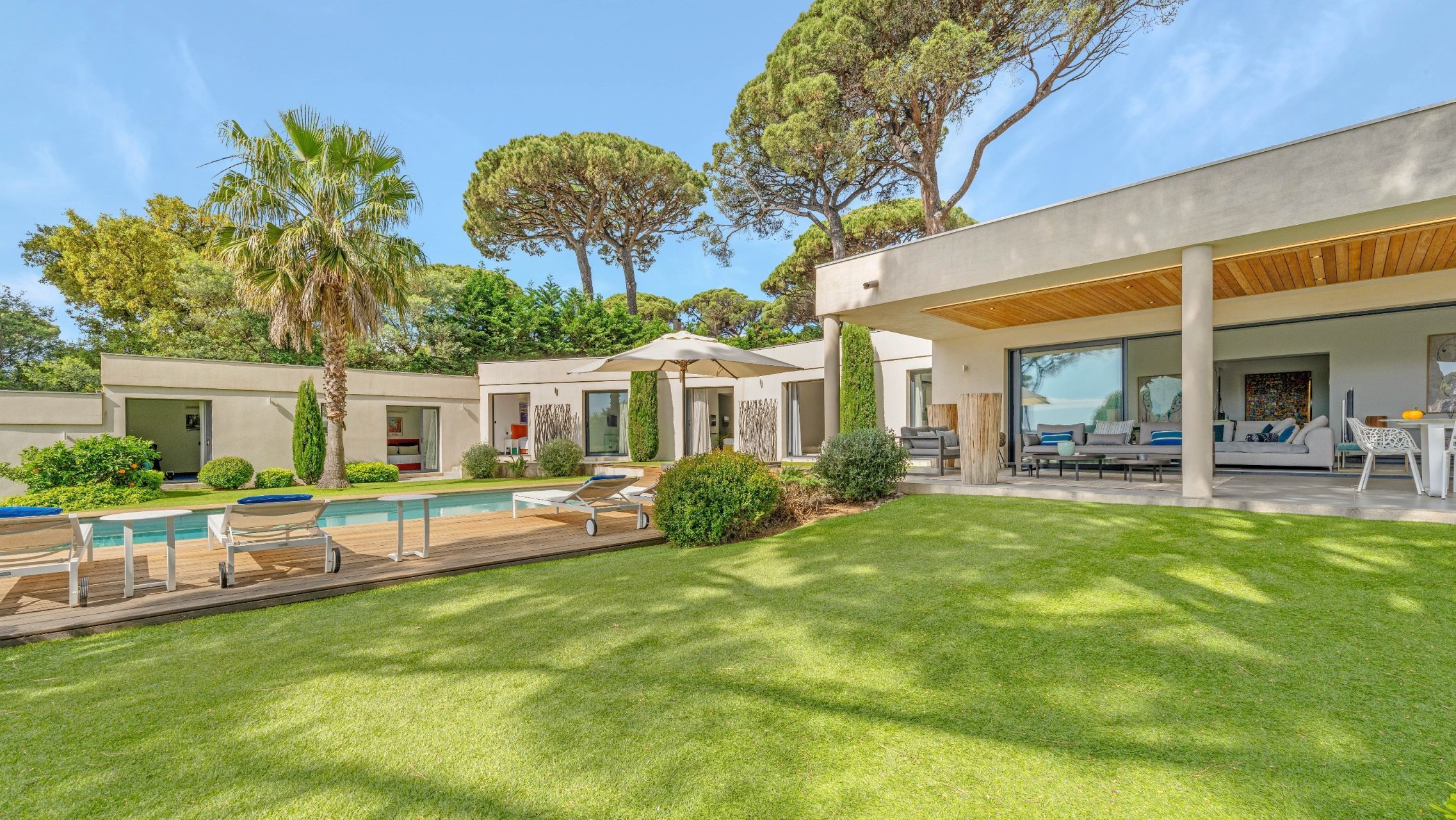 maison contemporaine 10 Pièces en vente sur GRIMAUD (83310)