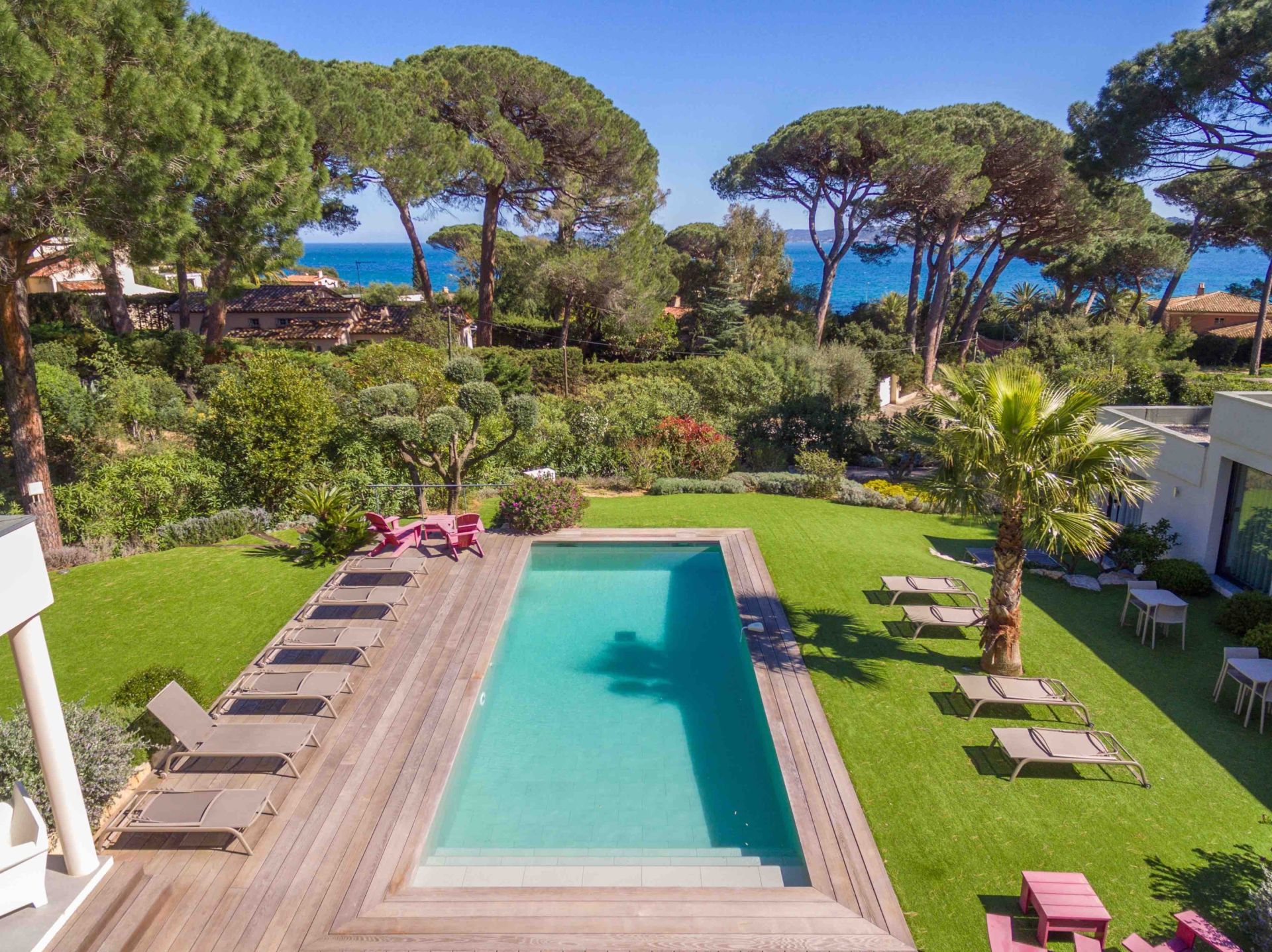 maison contemporaine 10 Pièces en vente sur GRIMAUD (83310)