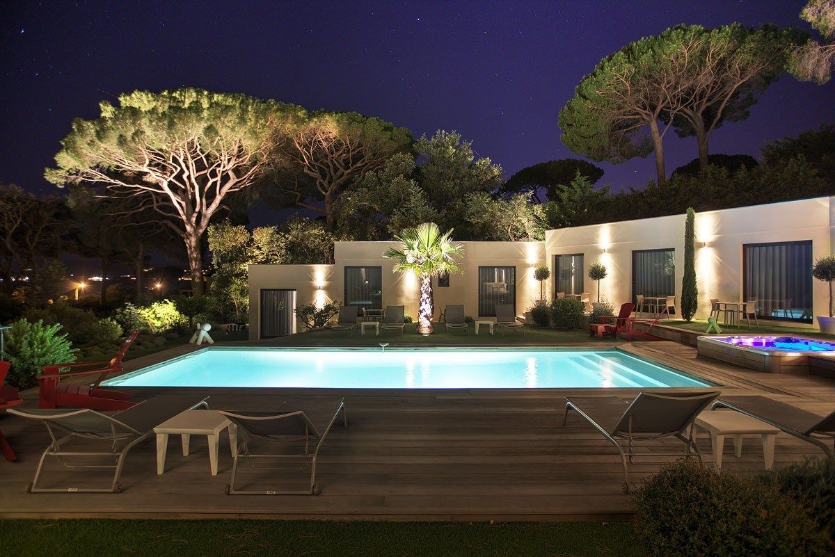 contemporary house 10 Rooms for sale on GRIMAUD (83310)