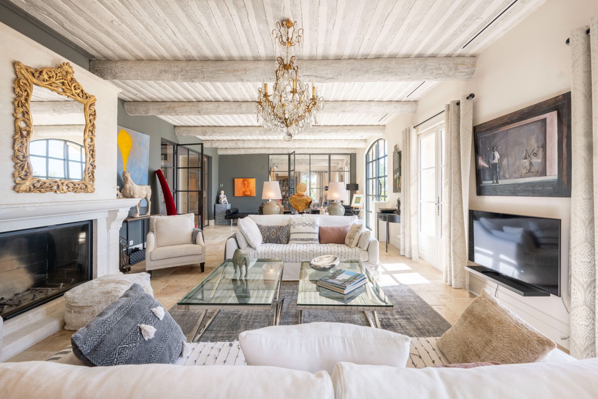 luxury provencale house 8 Rooms for sale on TOURRETTES (83440)