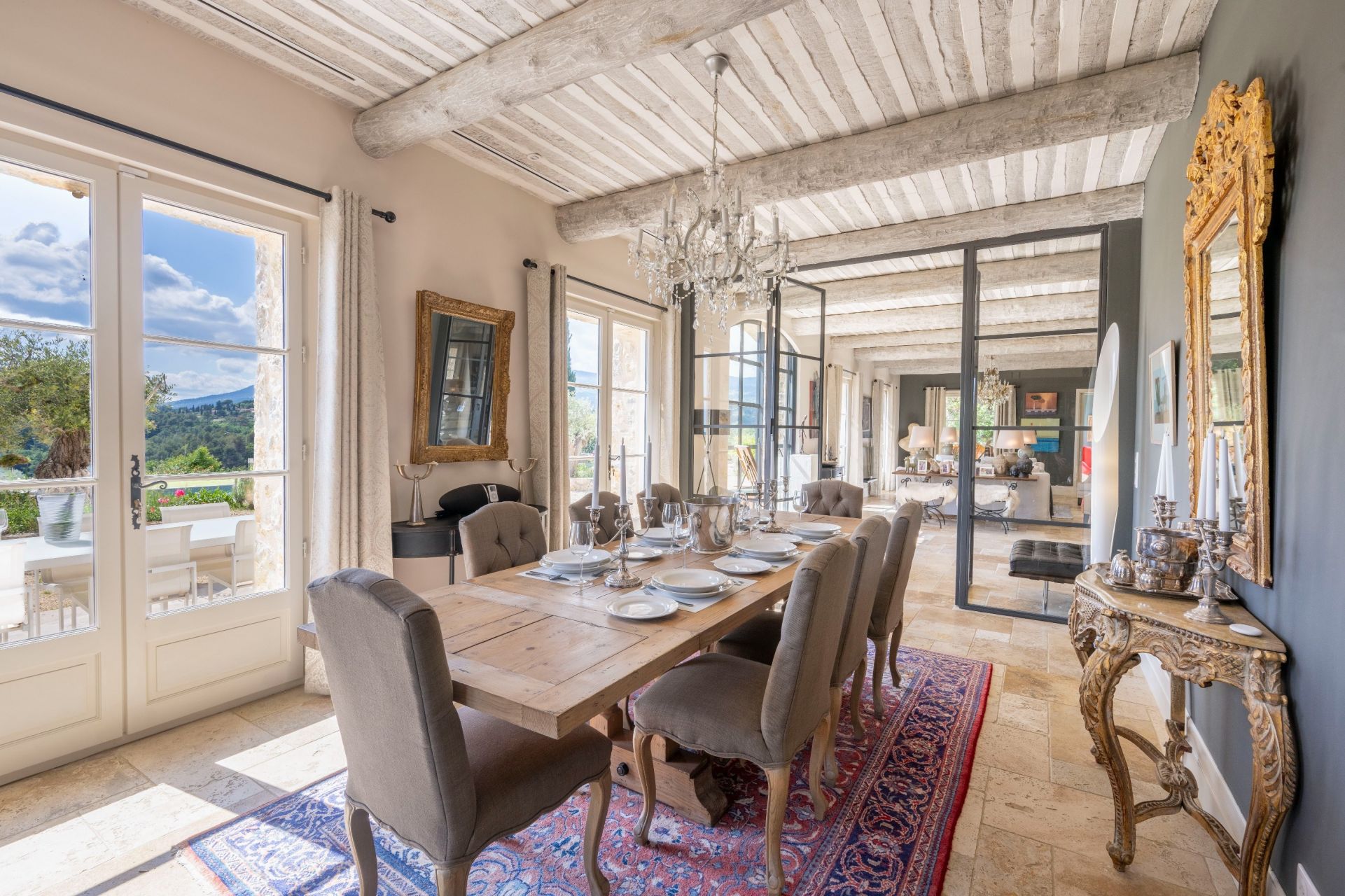 luxury provencale house 8 Rooms for sale on TOURRETTES (83440)