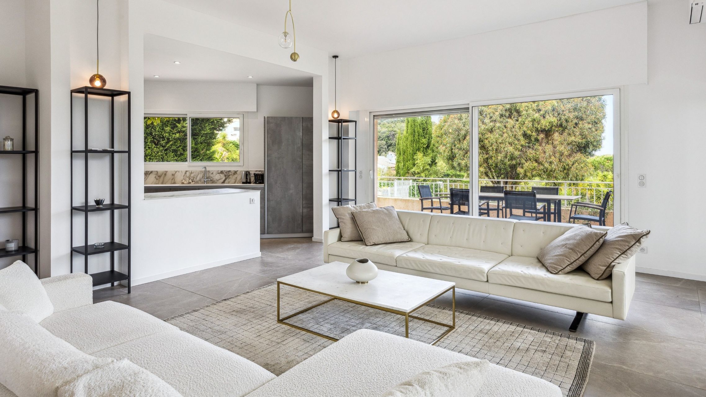 luxury villa 10 Rooms for sale on VALLAURIS (06220)