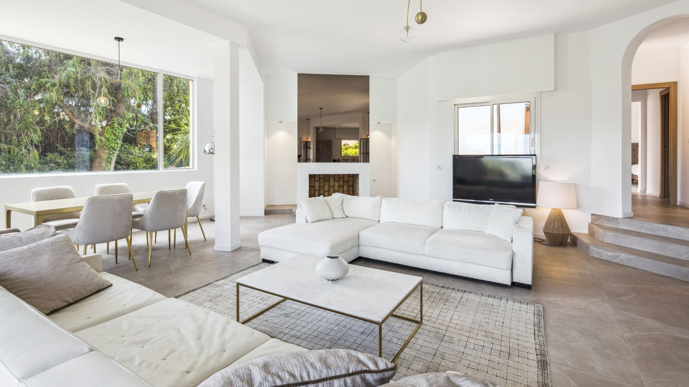 luxury villa 10 Rooms for sale on VALLAURIS (06220)