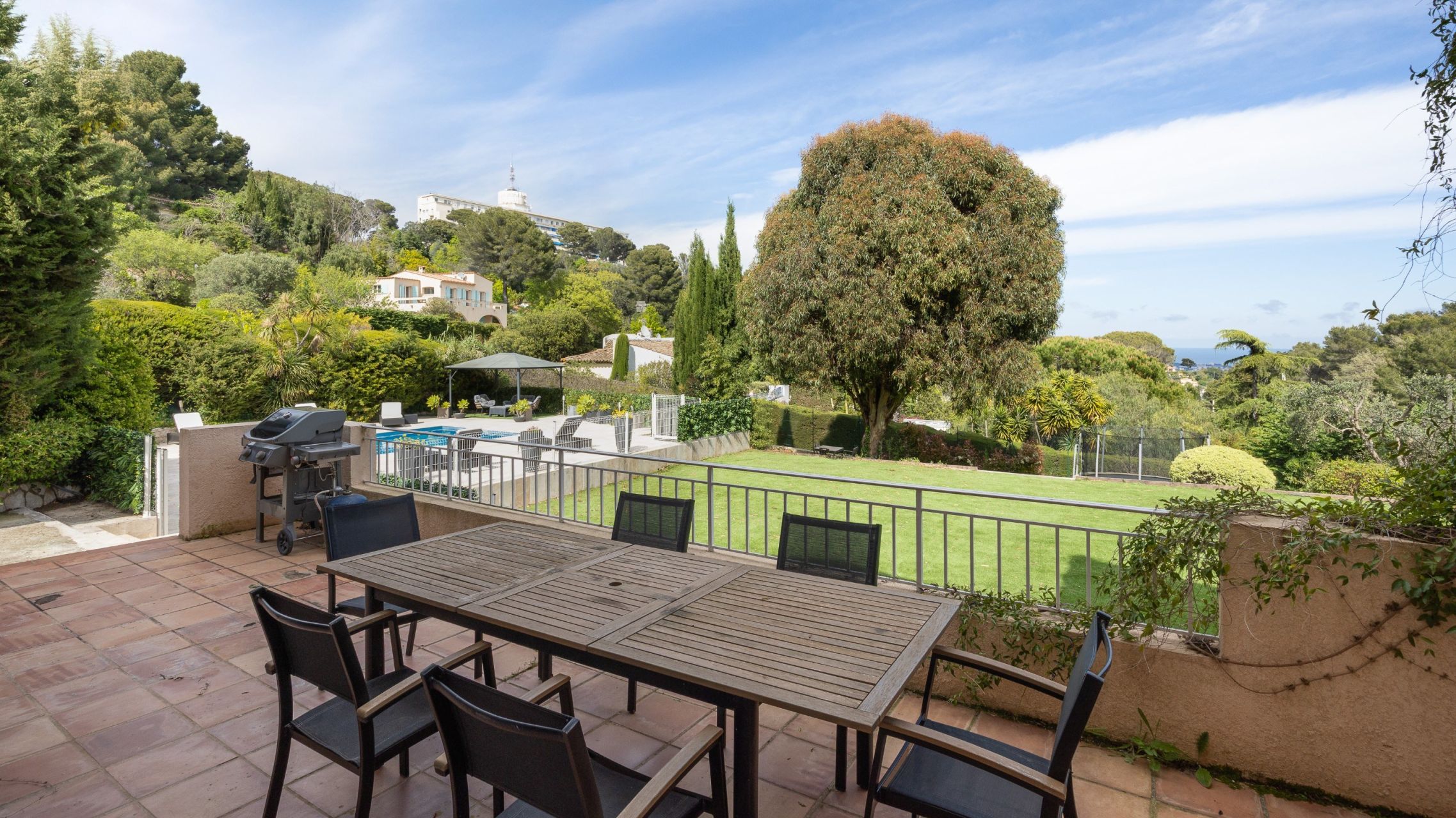 luxury villa 10 Rooms for sale on VALLAURIS (06220)