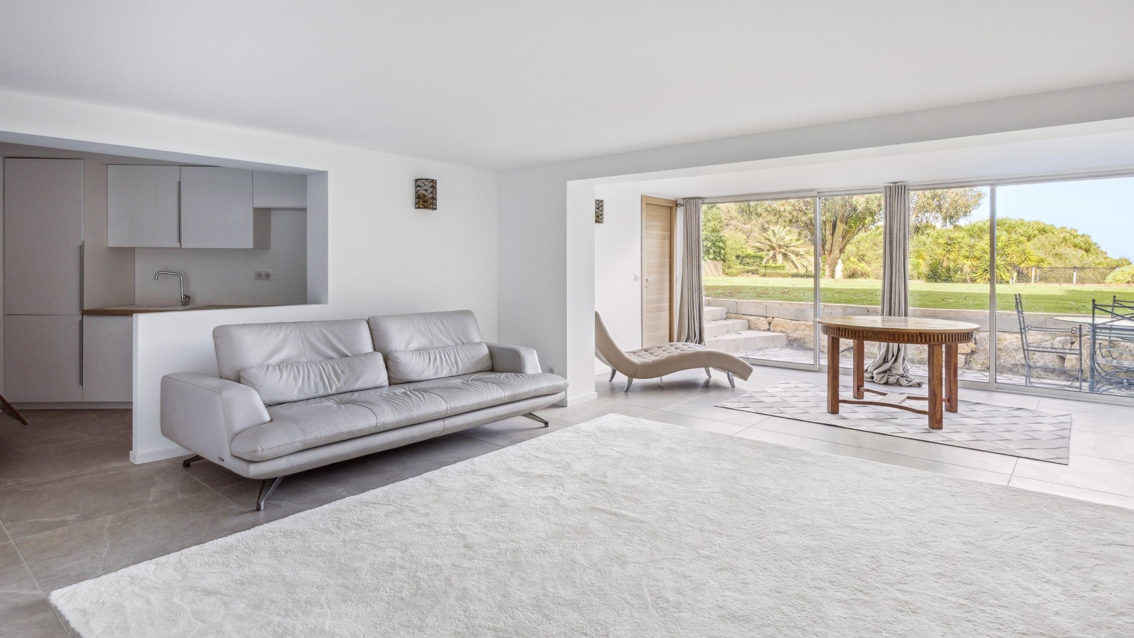 luxury villa 10 Rooms for sale on VALLAURIS (06220)