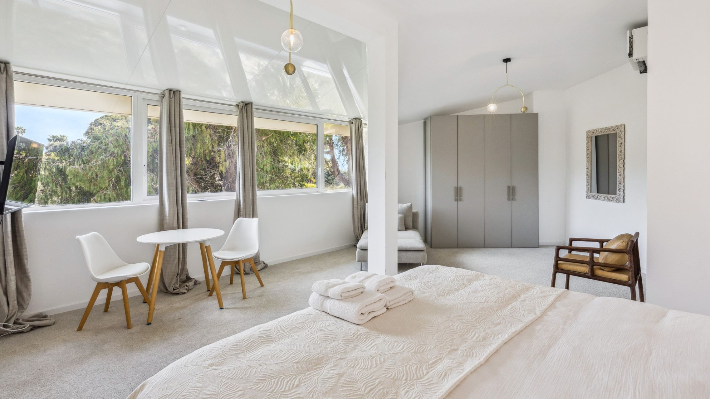 luxury villa 10 Rooms for sale on VALLAURIS (06220)