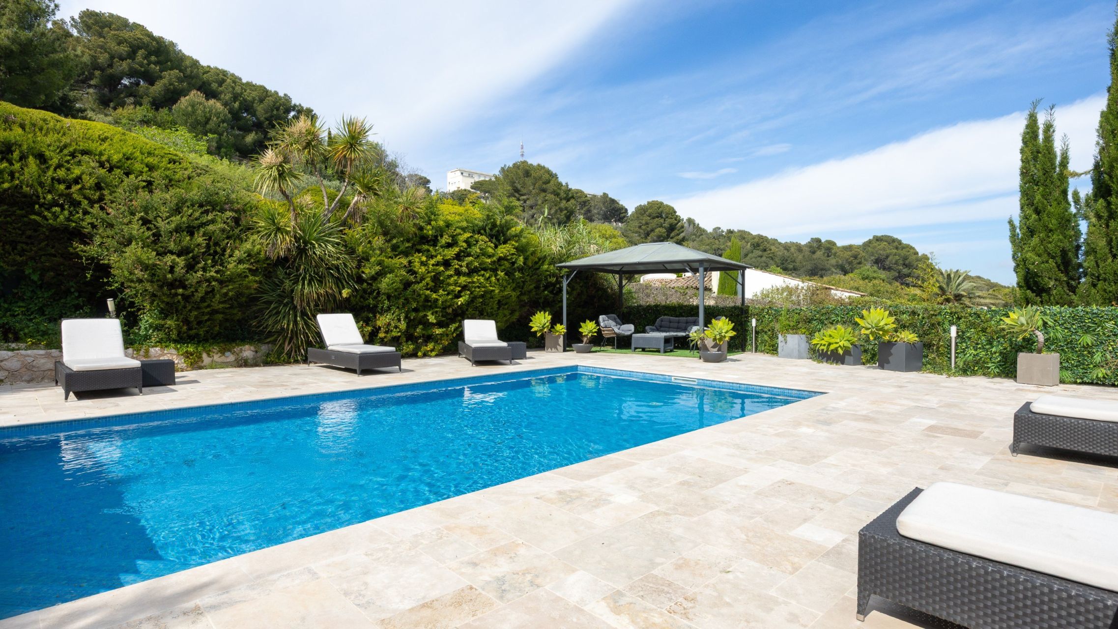 luxury villa 10 Rooms for sale on VALLAURIS (06220)