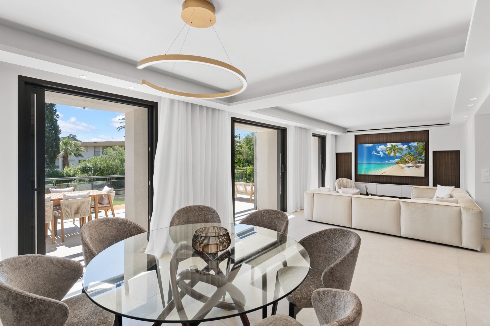 luxury villa 8 Rooms for sale on CANNES (06400)