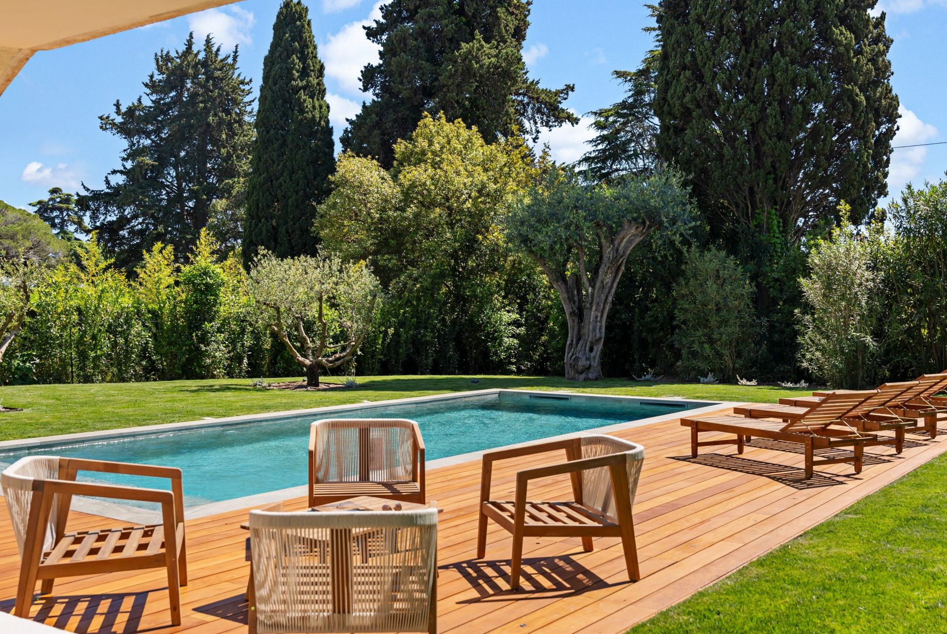 luxury villa 8 Rooms for sale on CANNES (06400)