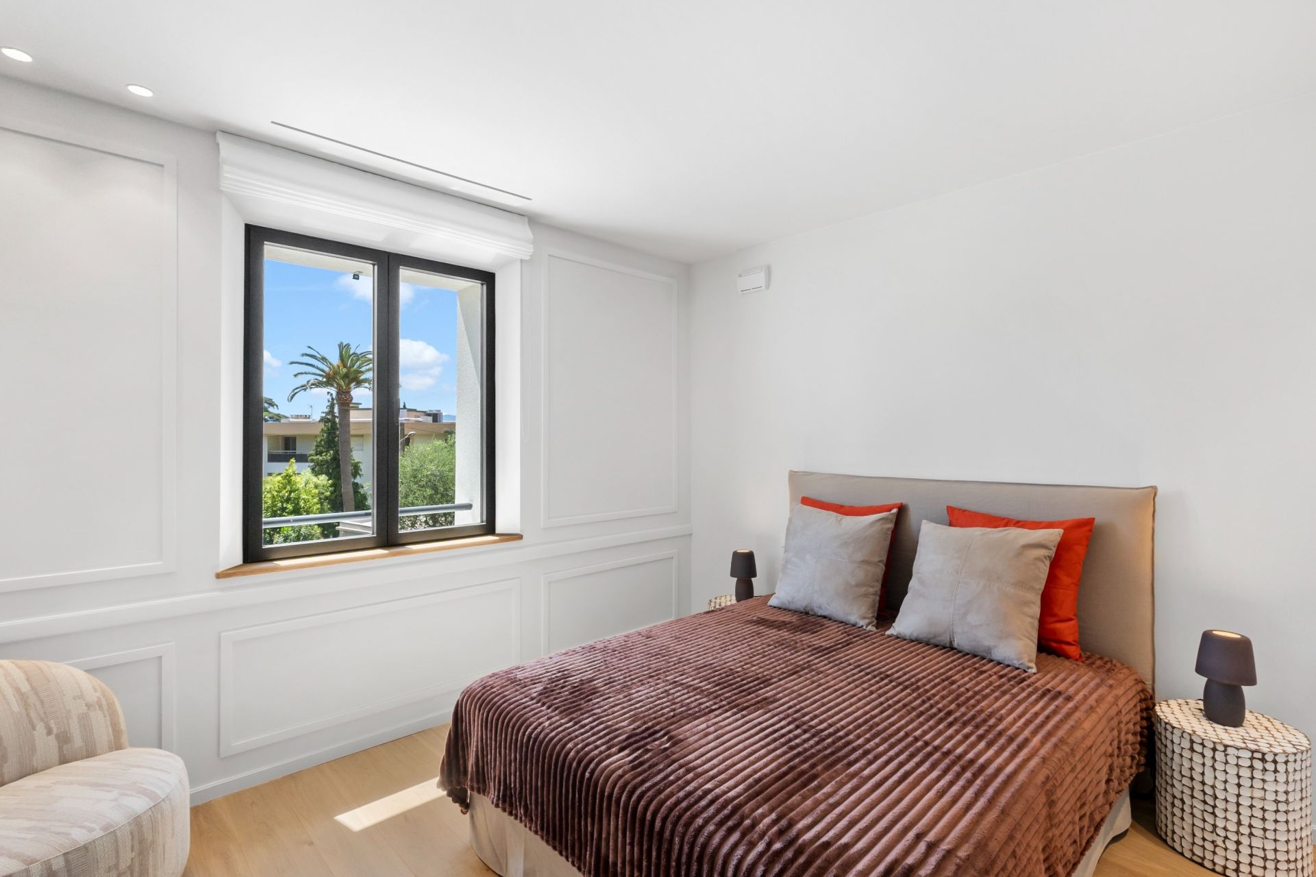 luxury villa 8 Rooms for sale on CANNES (06400)