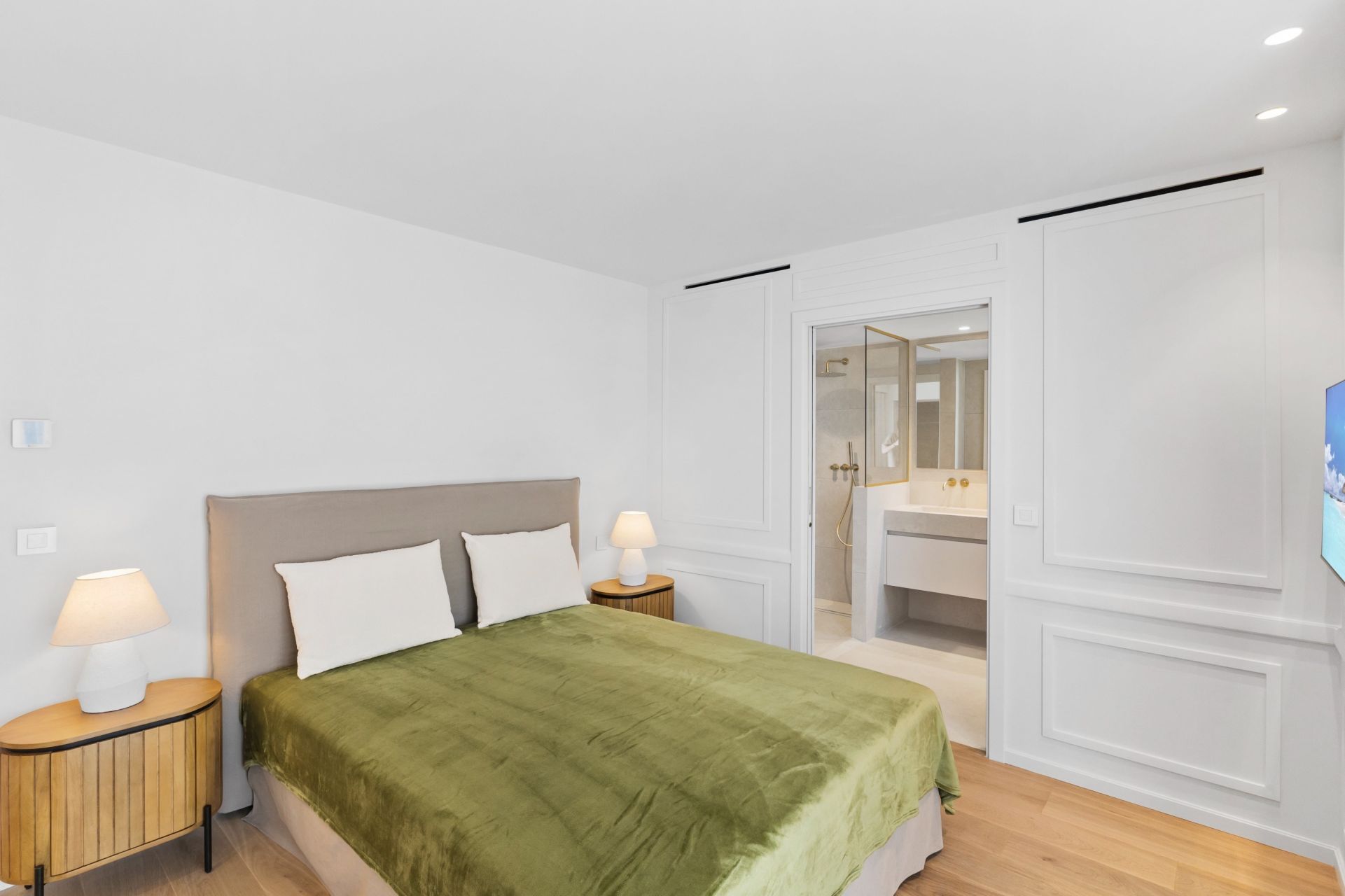 luxury villa 8 Rooms for sale on CANNES (06400)