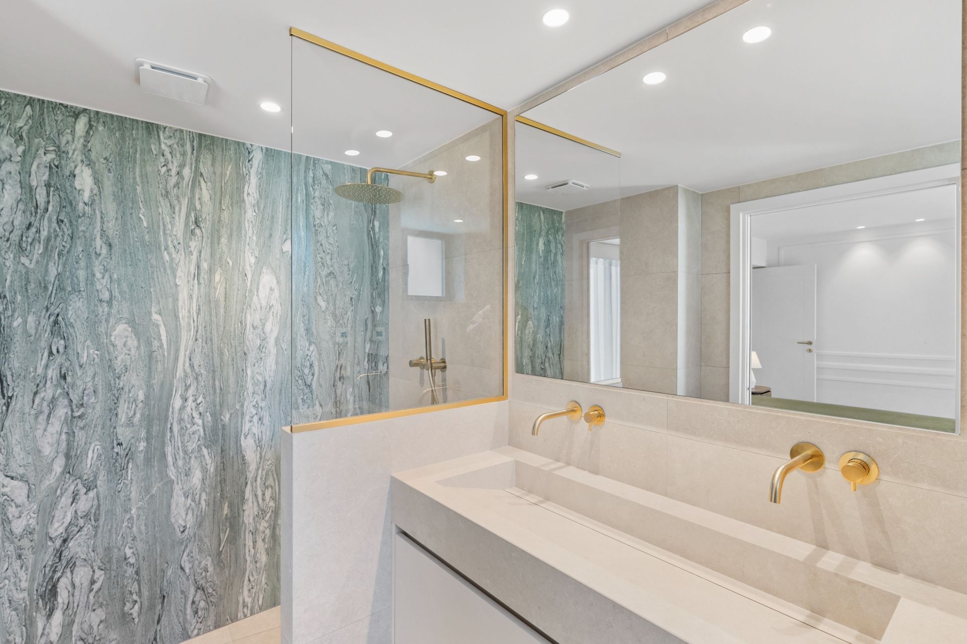 luxury villa 8 Rooms for sale on CANNES (06400)