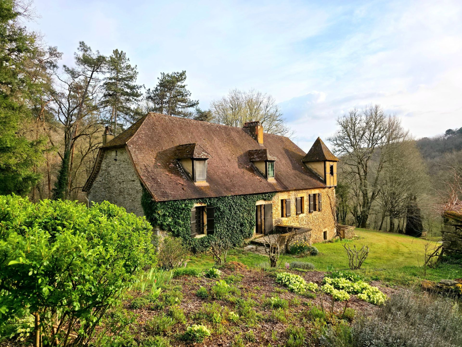 luxury house 8 Rooms for sale on LAVAUR (24550)