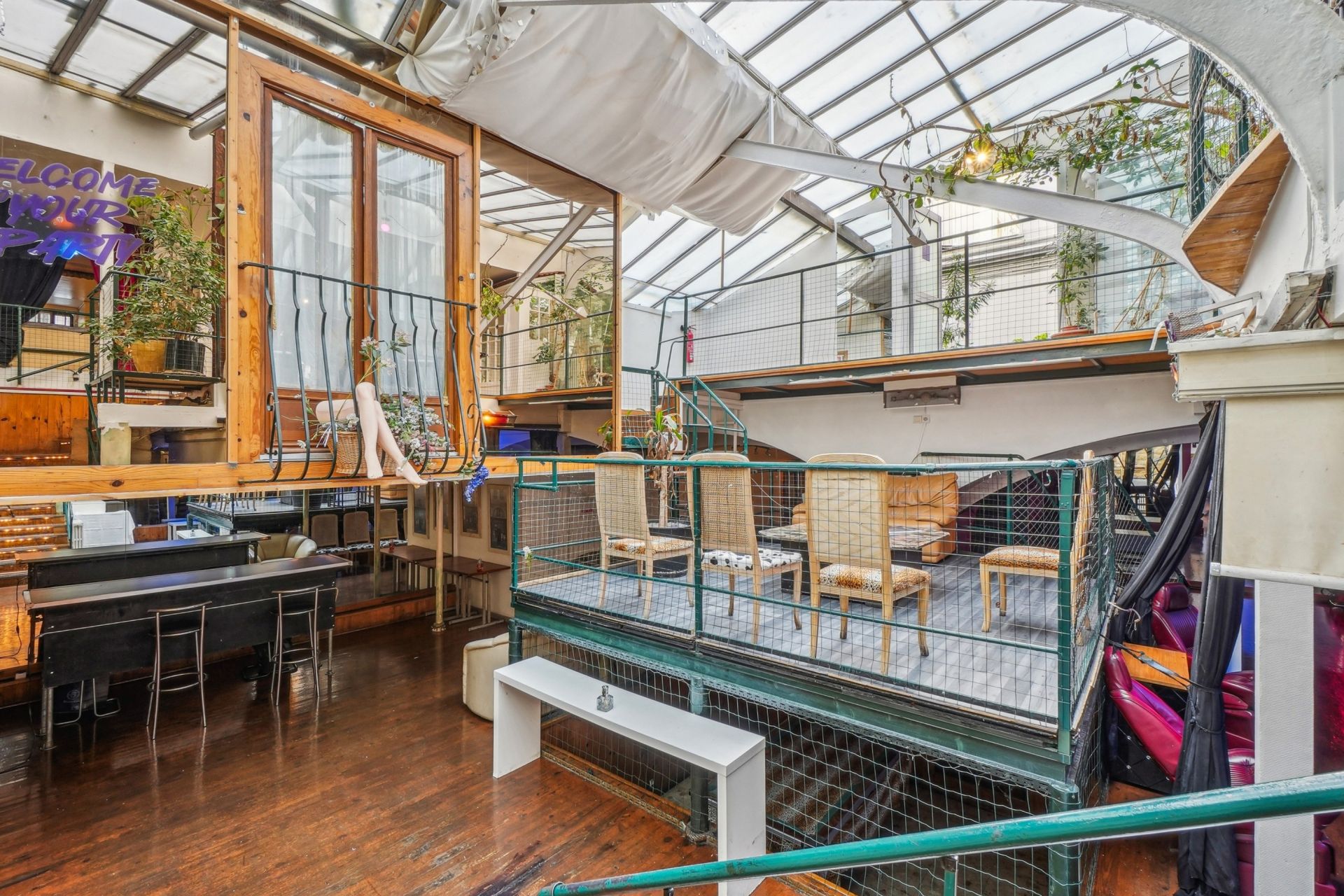 luxury loft 5 Rooms for sale on PARIS (75011)