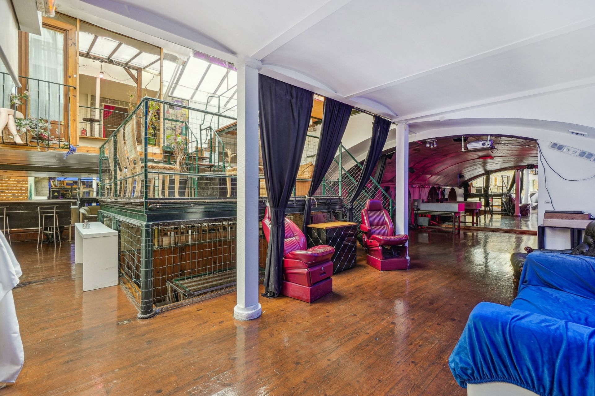 luxury loft 5 Rooms for sale on PARIS (75011)