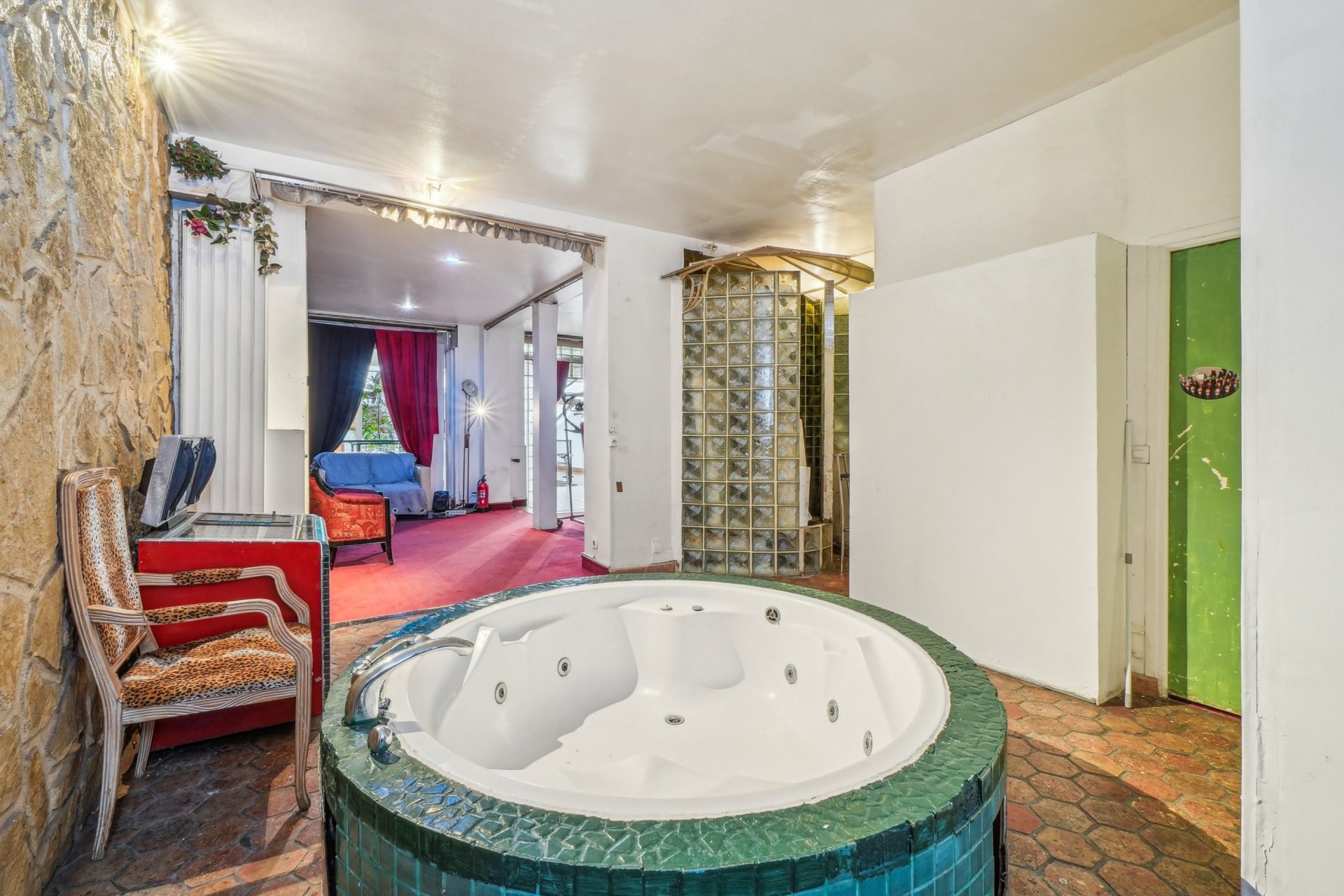 luxury loft 5 Rooms for sale on PARIS (75011)