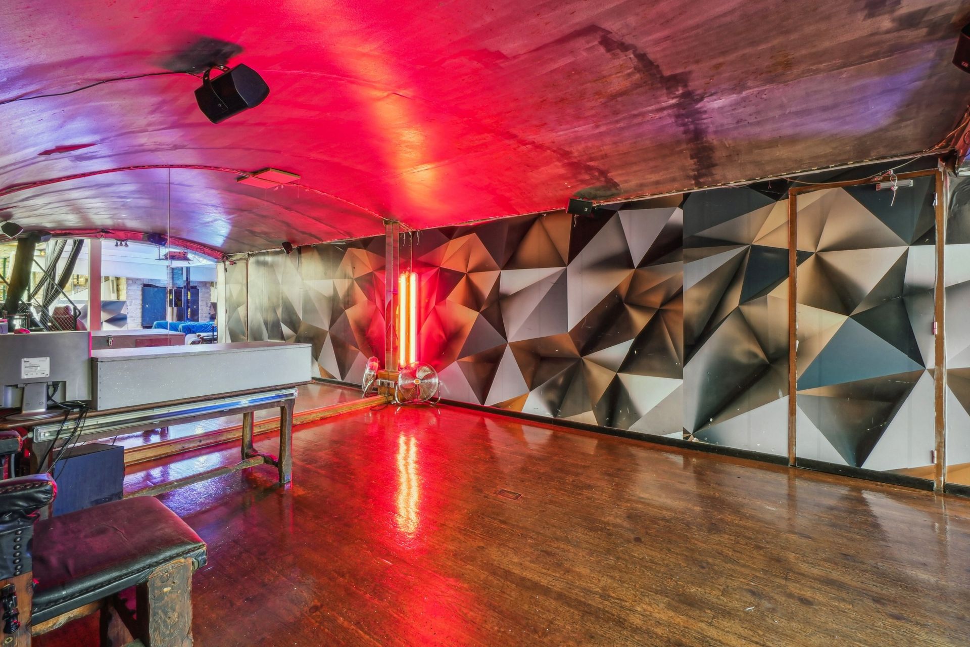 luxury loft 5 Rooms for sale on PARIS (75011)