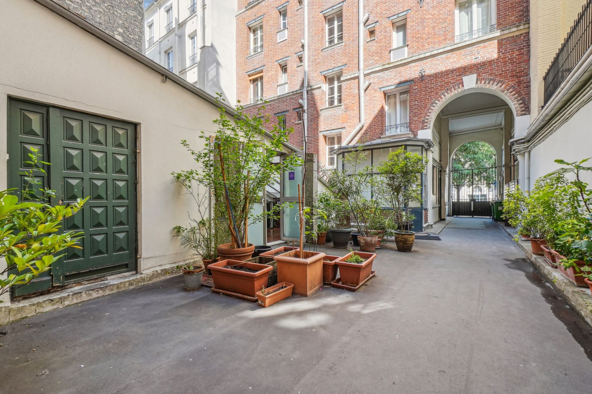 luxury loft 5 Rooms for sale on PARIS (75011)